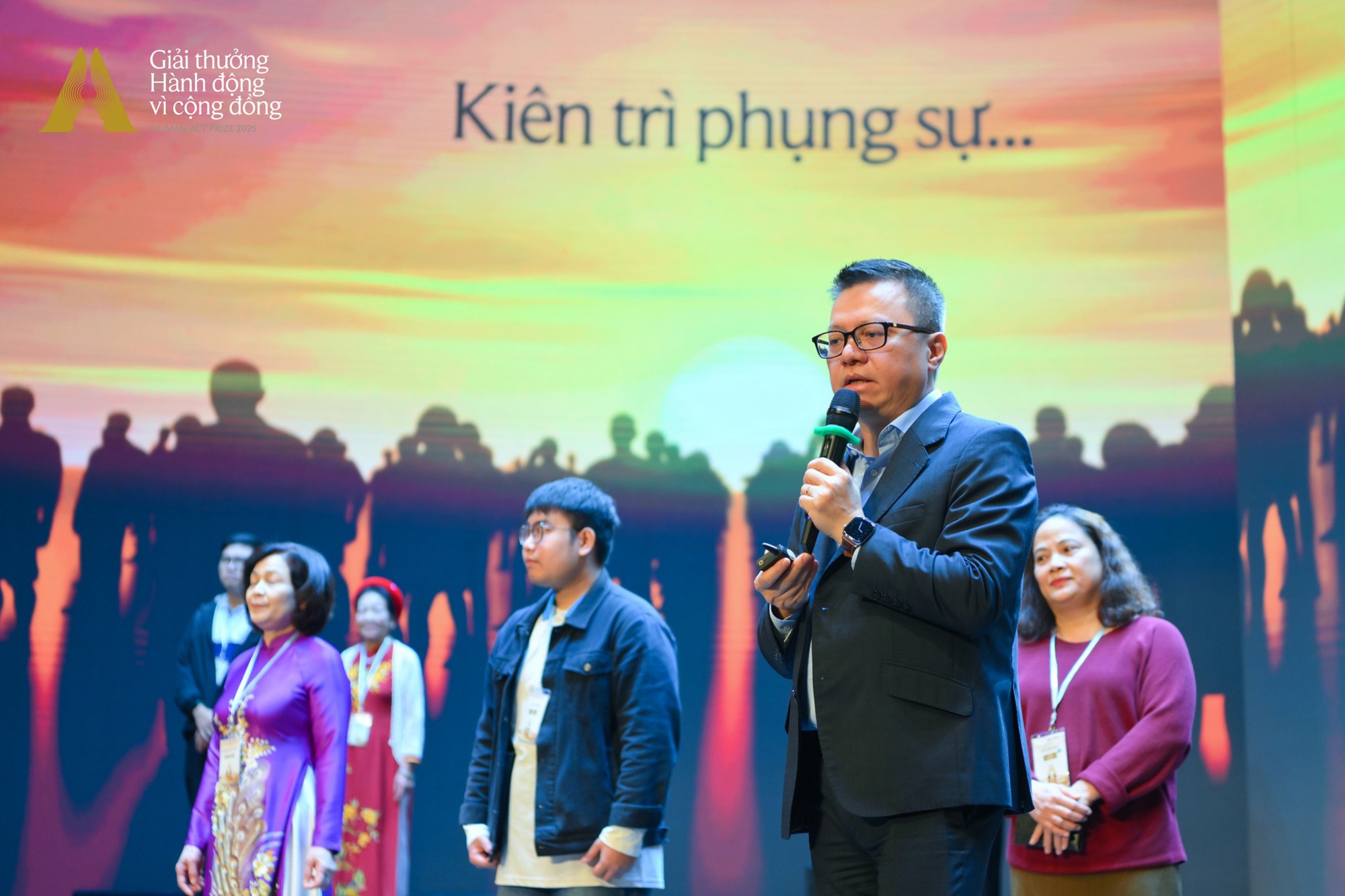 Gala trao giải Human Act Prize 2025: Vinh danh những dự án xuất sắc, nỗ lực vì mục tiêu kiên trì phụng sự- Ảnh 1. Gala trao giải Human Act Prize 2025: Vinh danh những dự án xuất sắc, nỗ lực vì mục tiêu kiên trì phụng sự- Ảnh 1.