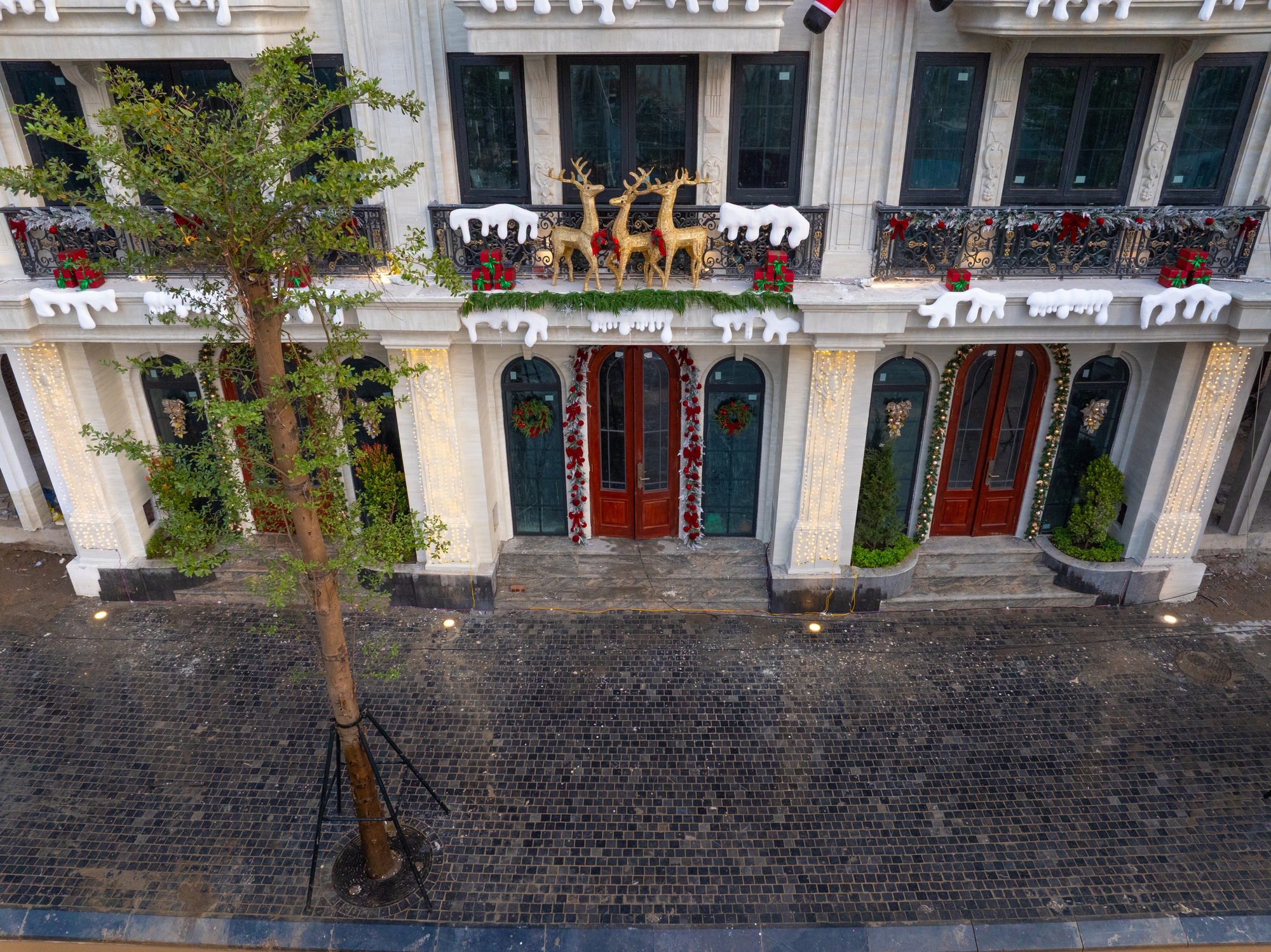 Cận cảnh dự án nhà phố "chuẩn châu Âu" từ viên đá lát vỉa hè của Sunshine Group tại phía Tây Hà Nội - Ảnh 2.