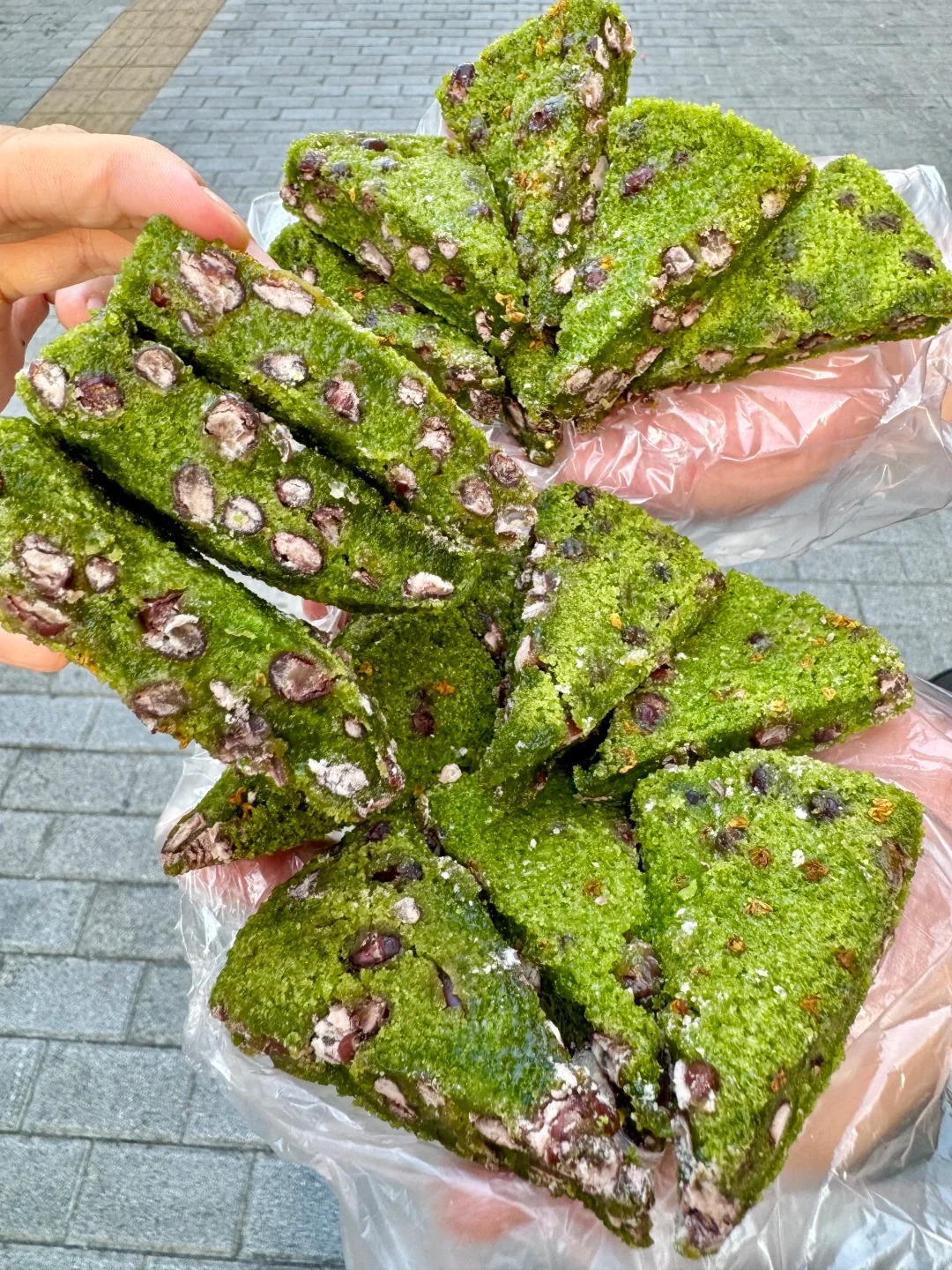 Tưởng là matcha nhưng không phải: Món bánh "xanh mướt" dẻo quẹo đang khiến hội chị em mê đồ Trung lùng sục - Ảnh 8. Tưởng là matcha nhưng không phải: Món bánh "xanh mướt" dẻo quẹo đang khiến hội chị em mê đồ Trung lùng sục - Ảnh 8.