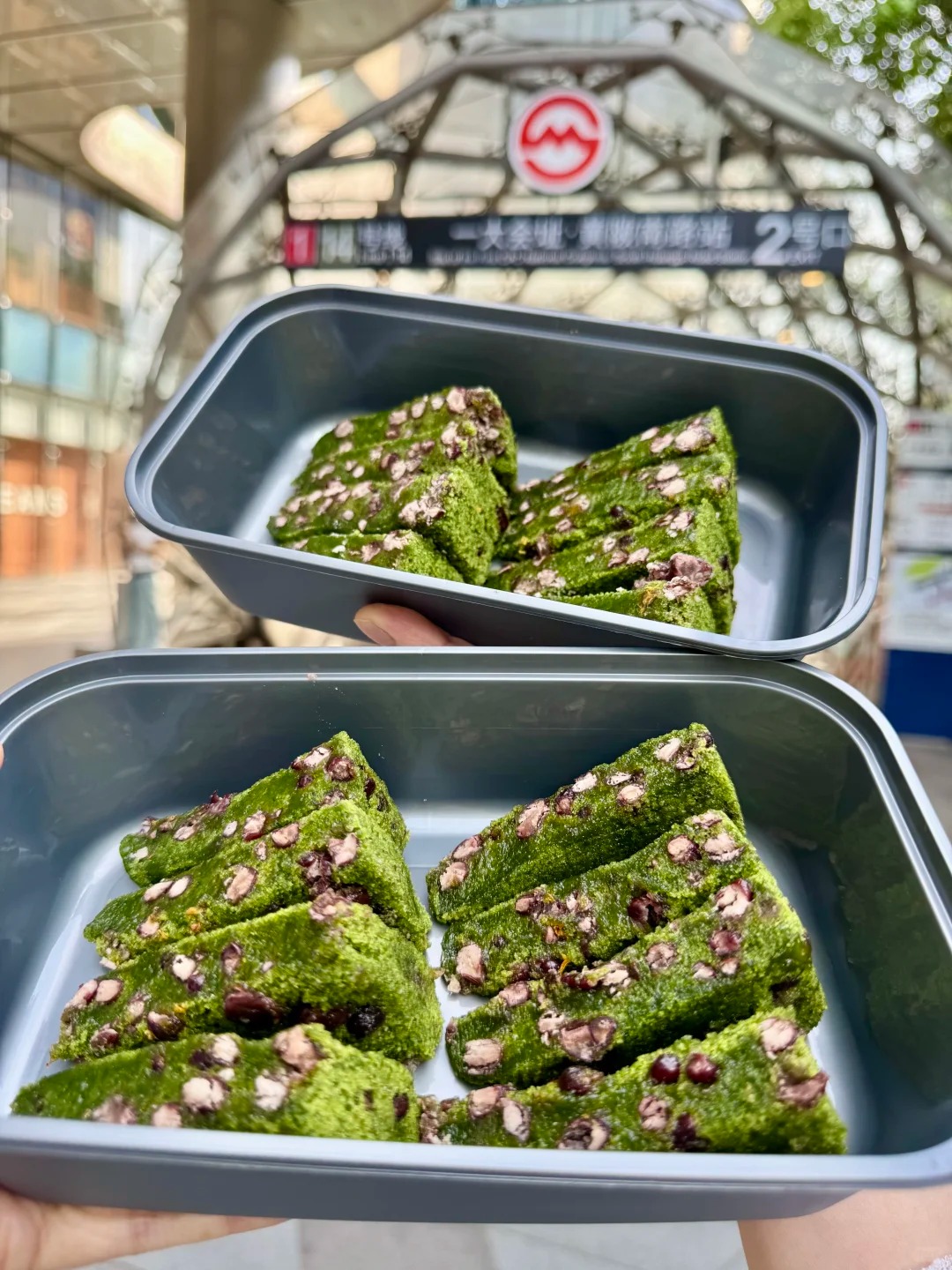 Tưởng là matcha nhưng không phải: Món bánh "xanh mướt" dẻo quẹo đang khiến hội chị em mê đồ Trung lùng sục - Ảnh 20. Tưởng là matcha nhưng không phải: Món bánh "xanh mướt" dẻo quẹo đang khiến hội chị em mê đồ Trung lùng sục - Ảnh 20.