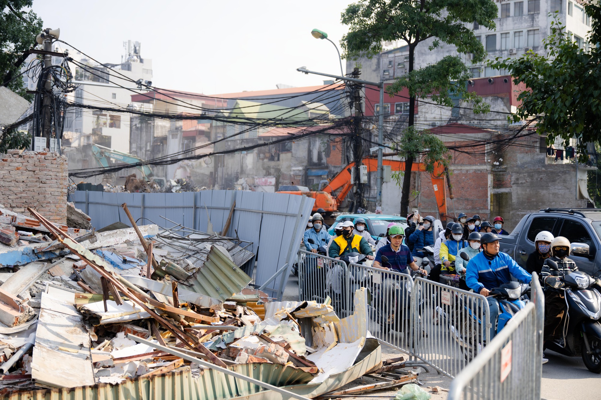 Toàn cảnh hiện trạng đường Đê La Thành sau khi được giải toả để xây đường vành đai 1- Ảnh 10. Toàn cảnh hiện trạng đường Đê La Thành sau khi được giải toả để xây đường vành đai 1- Ảnh 10.
