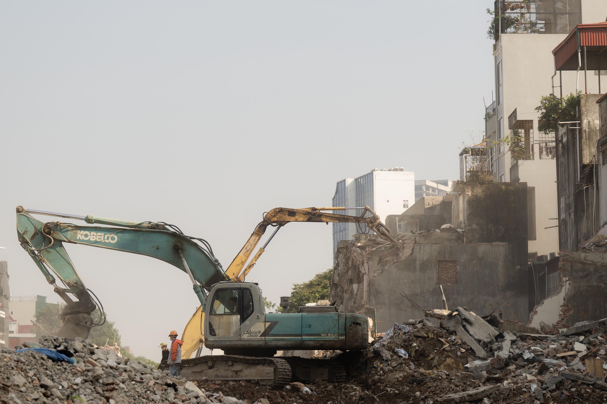 Toàn cảnh hiện trạng đường Đê La Thành sau khi được giải toả để xây đường vành đai 1- Ảnh 4. Toàn cảnh hiện trạng đường Đê La Thành sau khi được giải toả để xây đường vành đai 1- Ảnh 4.