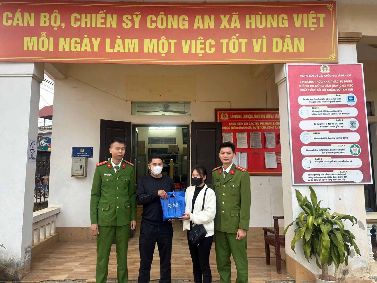 Người phụ nữ ở Phú Thọ phát hiện 270 triệu "chuyển nhầm" vào tài khoản, đã có người liên hệ xin lại tiền nhưng Công an xã khuyên: Không trả vội, chờ xác minh! - Ảnh 1.