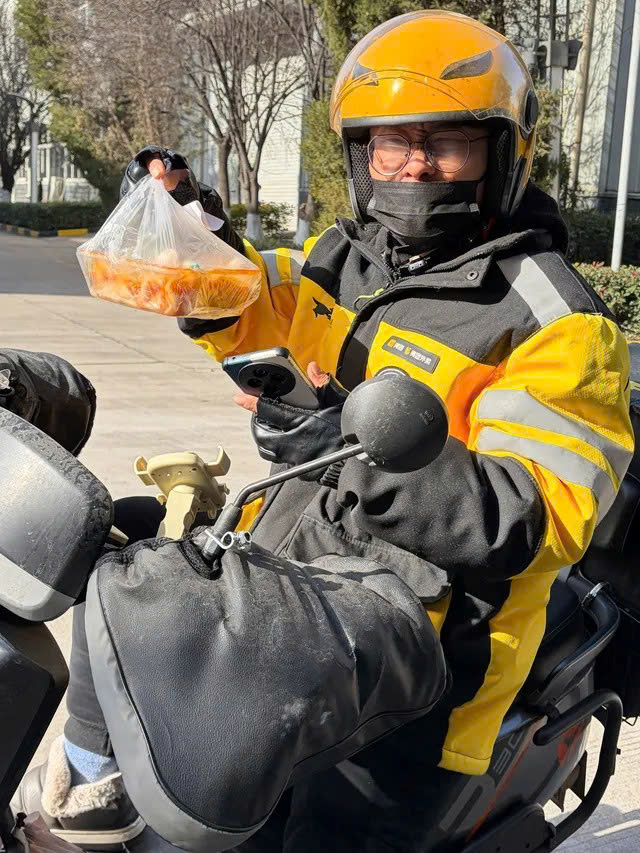 Shipper suy thận giai đoạn cuối: Người ta ăn cơm 3 bữa một ngày, tôi chạy thận 3 lần/tuần- Ảnh 1.