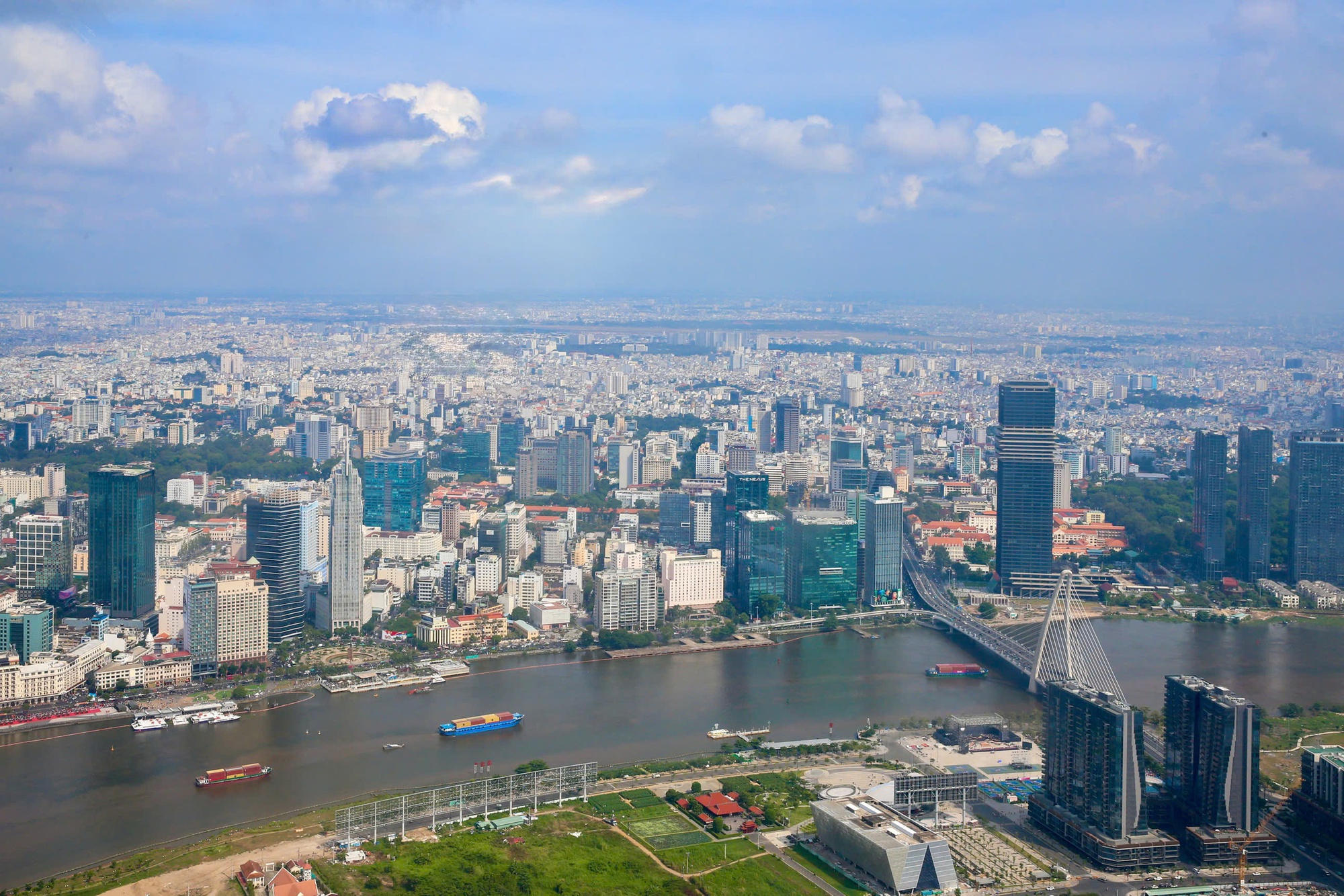 TPHCM xây dựng 2 cầu bộ hành, chuẩn bị đón Tết 2026- Ảnh 1.