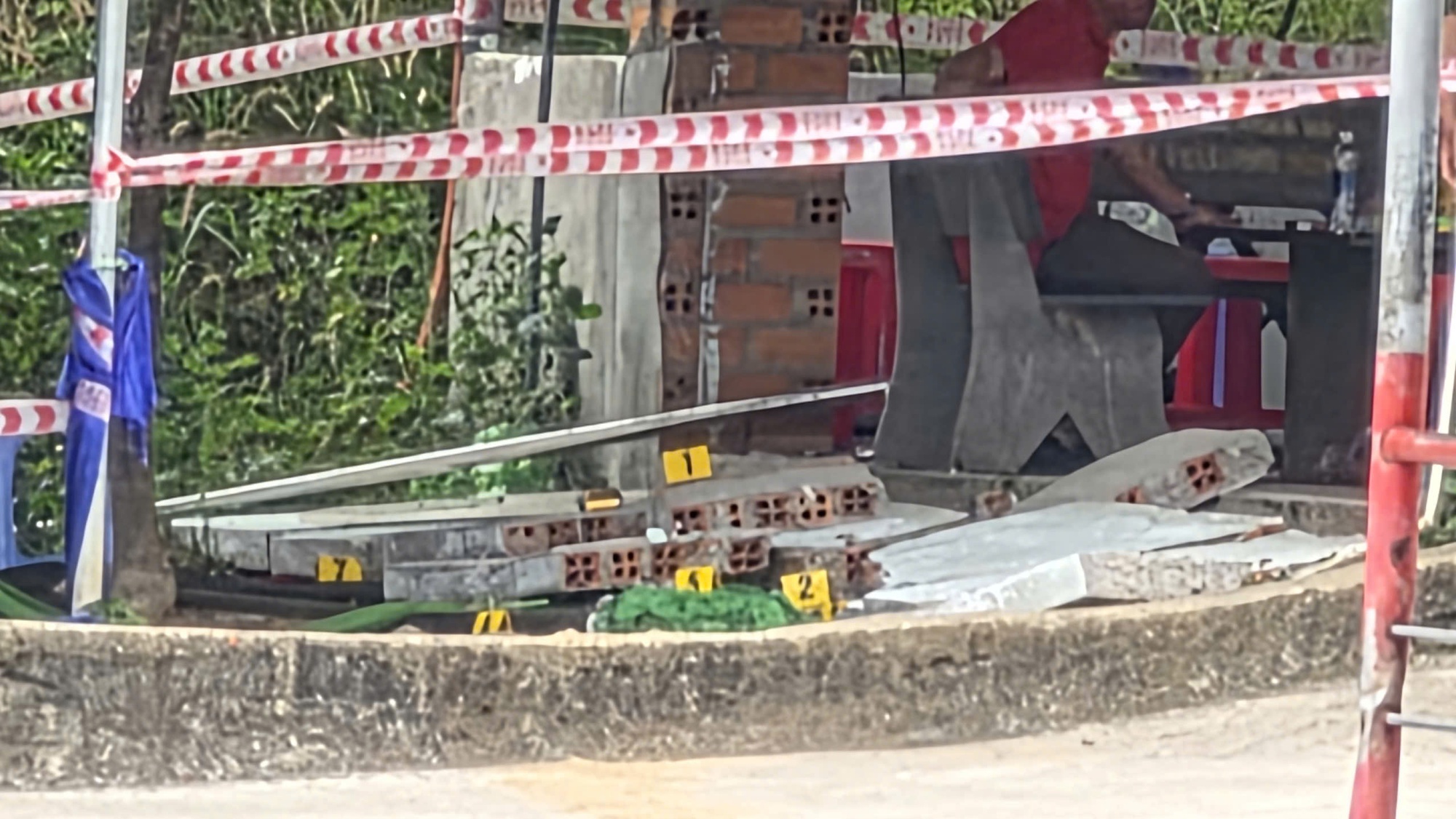 Hai học viên tử vong do sập tường tại Trung tâm Đào tạo lái xe Nam Cao Nguyên - Ảnh 2. Hai học viên tử vong do sập tường tại Trung tâm Đào tạo lái xe Nam Cao Nguyên - Ảnh 2.