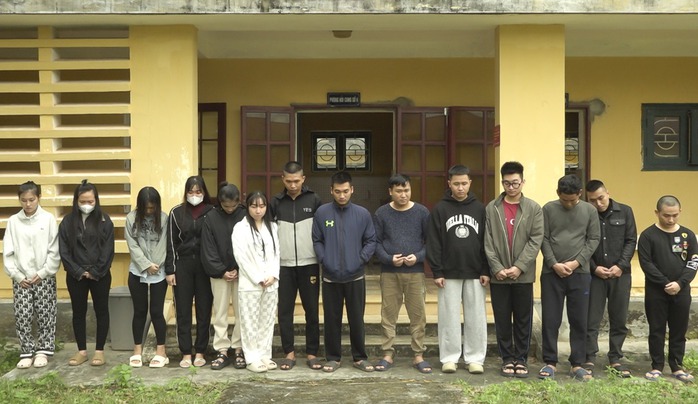 Triệt phá đường dây lừa đảo tại Campuchia gần 1.000 tỉ đồng, bắt 14 nghi phạm- Ảnh 1. Triệt phá đường dây lừa đảo tại Campuchia gần 1.000 tỉ đồng, bắt 14 nghi phạm- Ảnh 1.