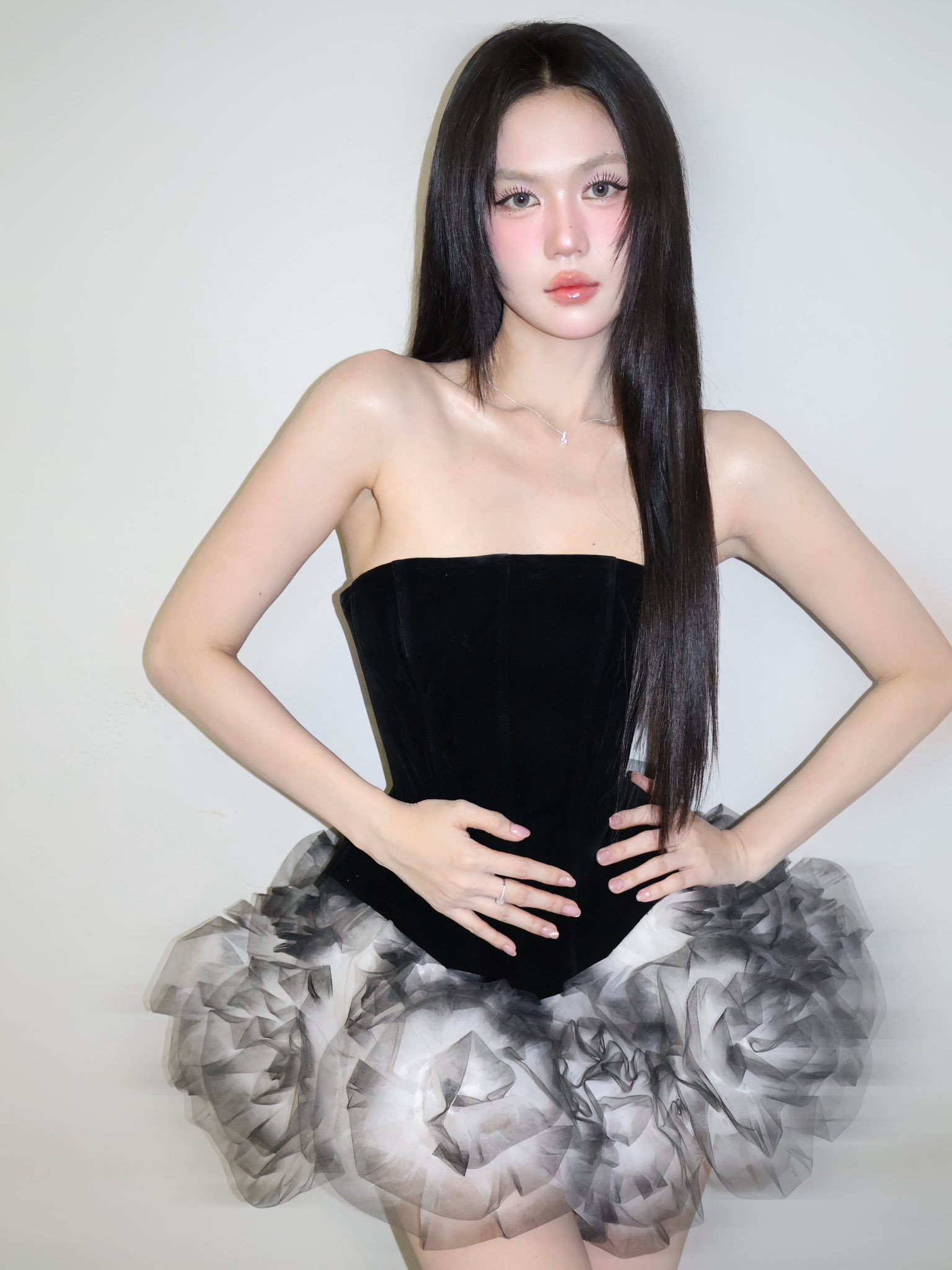 Chuyện gì đang xảy ra với Ngọc Trinh?- Ảnh 1.