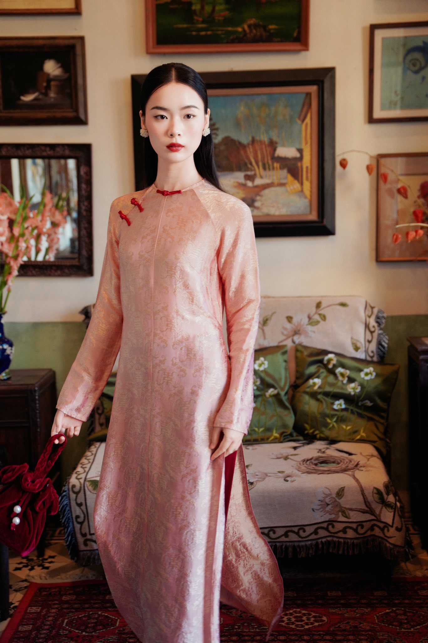 Hà Tăng lại tạo trend áo dài Tết: Local brand đồng loạt ra mắt các thiết kế, tôn trọn khí chất phụ nữ tuổi 35+- Ảnh 8.