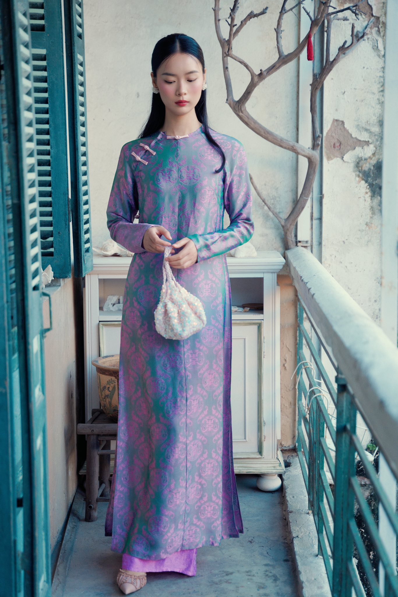 Hà Tăng lại tạo trend áo dài Tết: Local brand đồng loạt ra mắt các thiết kế, tôn trọn khí chất phụ nữ tuổi 35+- Ảnh 7.