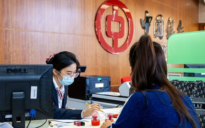 Khoản vay bị từ chối dù thu nhập 400 triệu/tháng, cô vợ chết lặng phát hiện quá khứ của chồng- Ảnh 1.