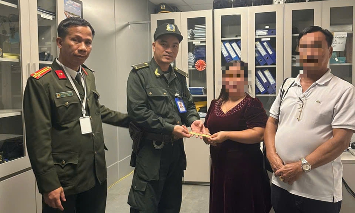 Nữ hành khách TPHCM đánh rơi 5 chỉ vàng khi đi vệ sinh ở sân bay- Ảnh 1.