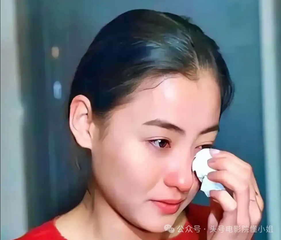 Trương Bá Chi sống thế nào mà bị 3 người quản lý quay lưng? - Ảnh 1. Trương Bá Chi sống thế nào mà bị 3 người quản lý quay lưng? - Ảnh 1.