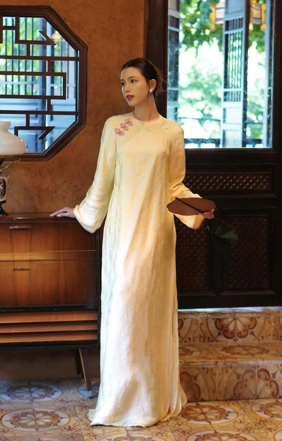 Hà Tăng lại tạo trend áo dài Tết: Local brand đồng loạt ra mắt các thiết kế, tôn trọn khí chất phụ nữ tuổi 35+- Ảnh 6.