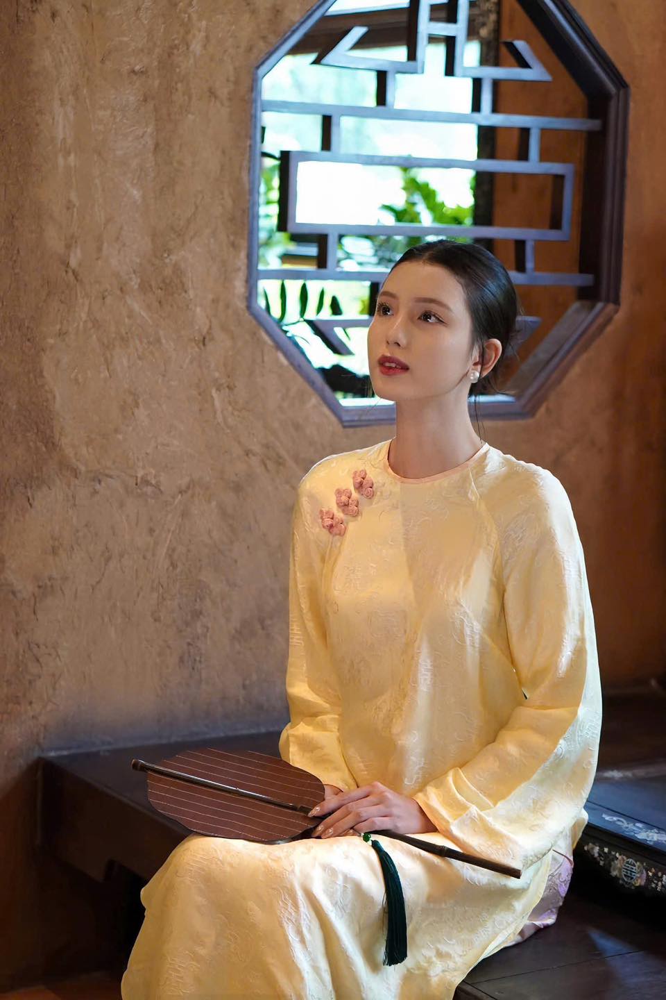 Hà Tăng lại tạo trend áo dài Tết: Local brand đồng loạt ra mắt các thiết kế, tôn trọn khí chất phụ nữ tuổi 35+- Ảnh 5.