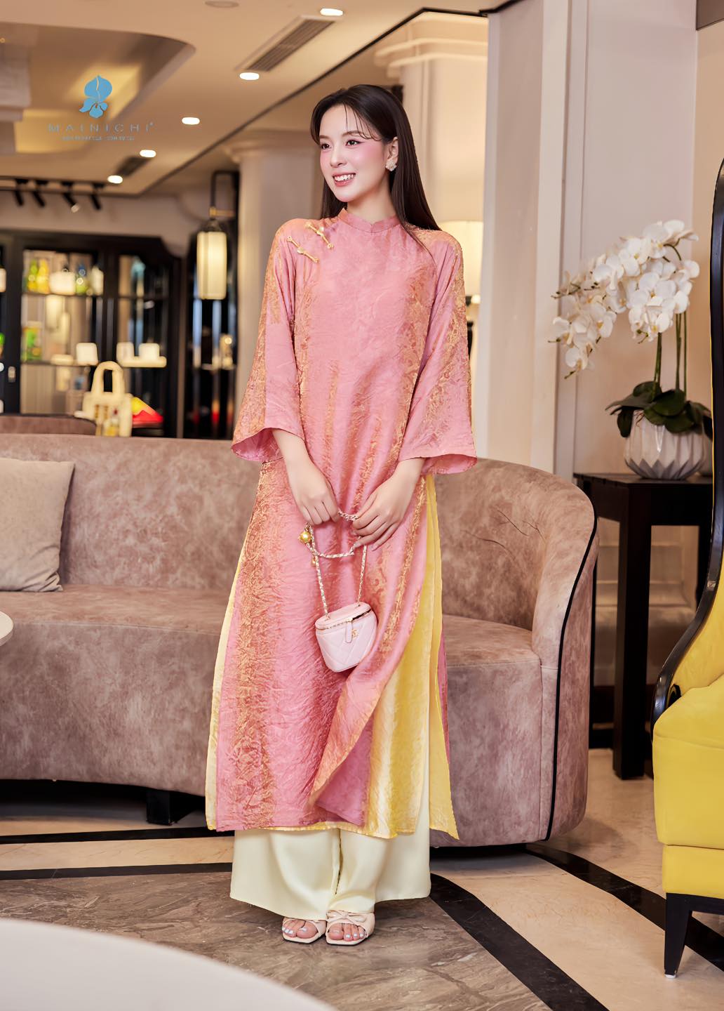 Hà Tăng lại tạo trend áo dài Tết: Local brand đồng loạt ra mắt các thiết kế, tôn trọn khí chất phụ nữ tuổi 35+- Ảnh 17.