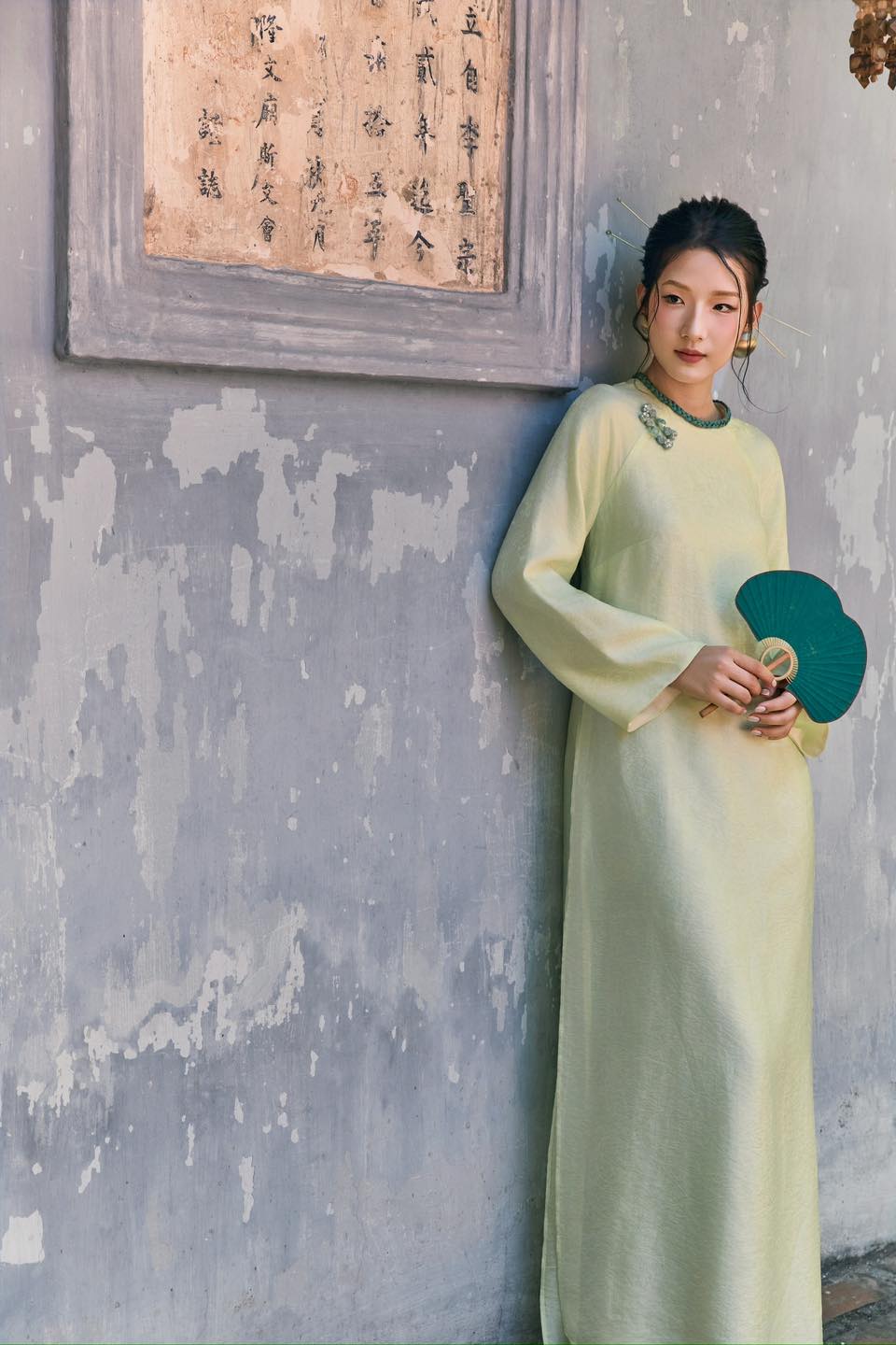Hà Tăng lại tạo trend áo dài Tết: Local brand đồng loạt ra mắt các thiết kế, tôn trọn khí chất phụ nữ tuổi 35+- Ảnh 19.