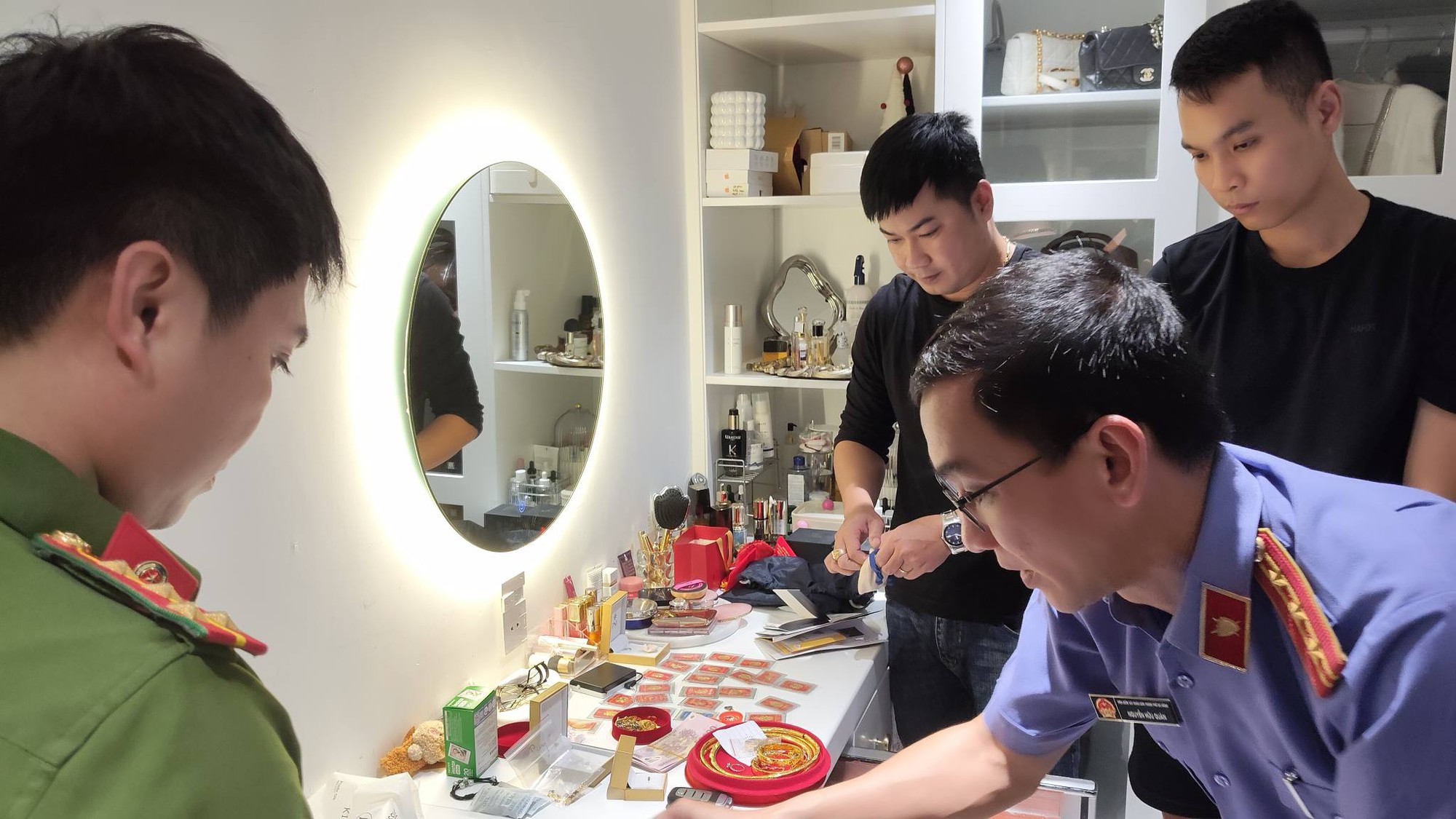 Triệt phá đường dây lừa đảo đa cấp tiền ảo, chiếm đoạt 2.000 tỷ đồng- Ảnh 2.