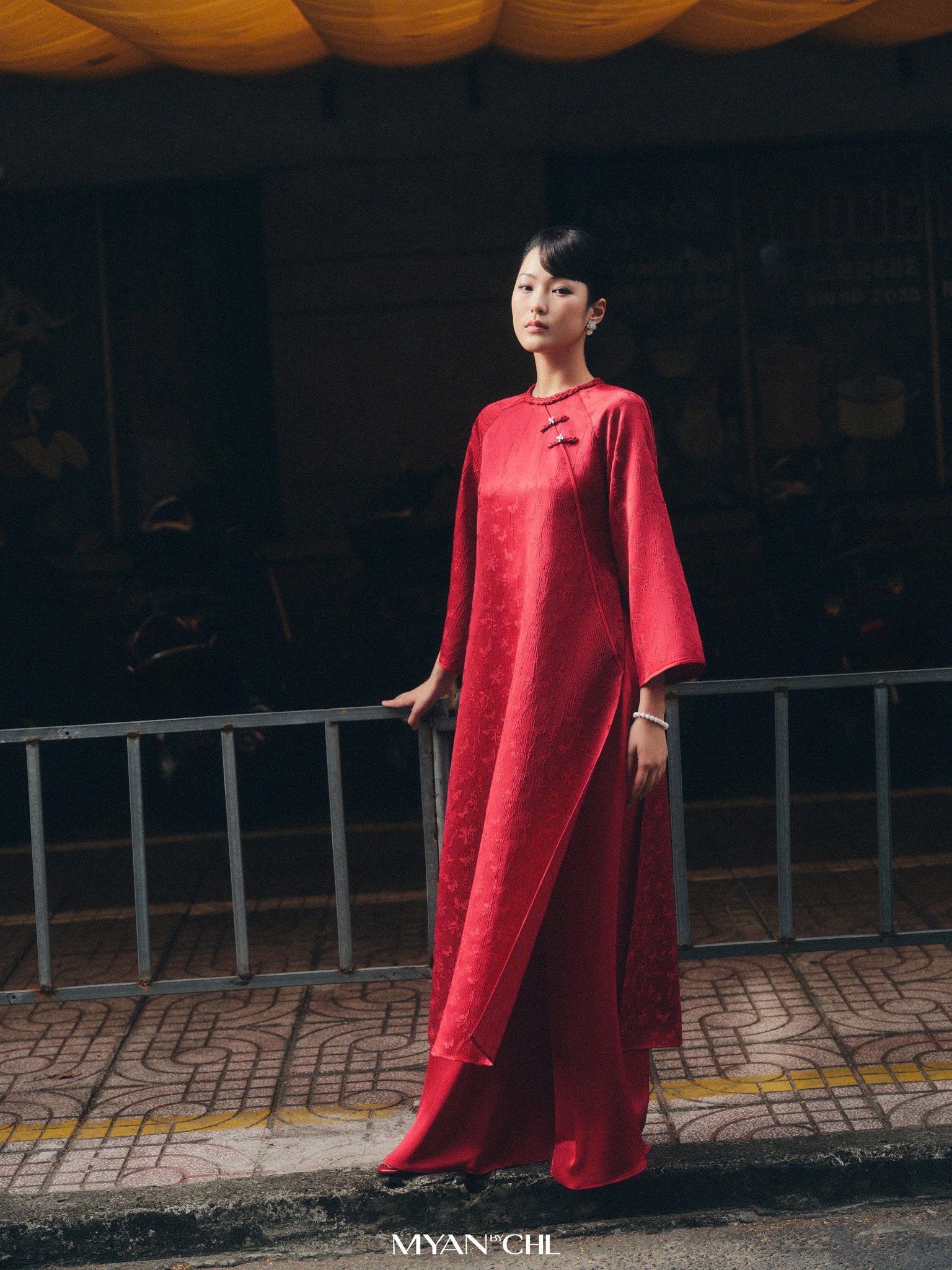 Hà Tăng lại tạo trend áo dài Tết: Local brand đồng loạt ra mắt các thiết kế, tôn trọn khí chất phụ nữ tuổi 35+- Ảnh 10.