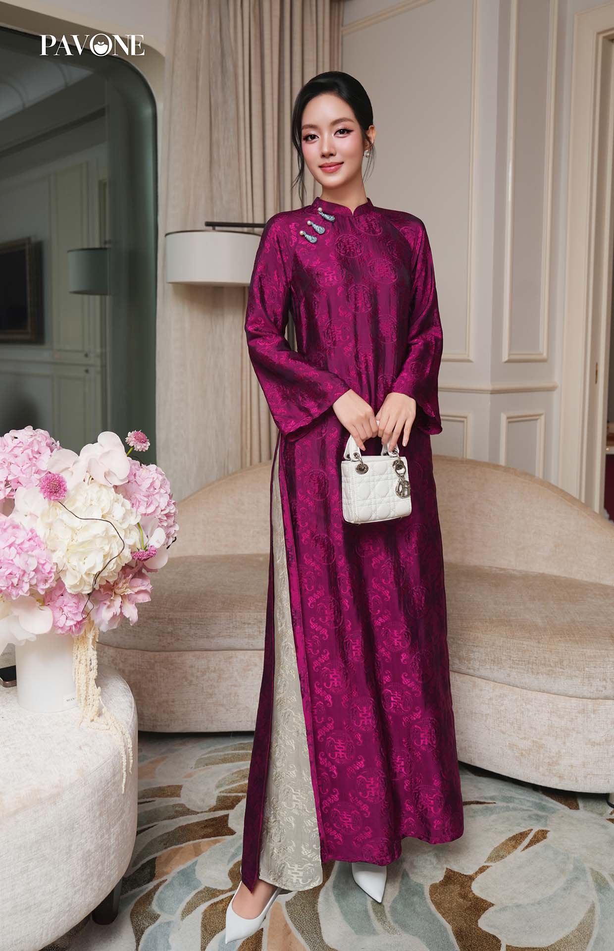 Hà Tăng lại tạo trend áo dài Tết: Local brand đồng loạt ra mắt các thiết kế, tôn trọn khí chất phụ nữ tuổi 35+- Ảnh 12.