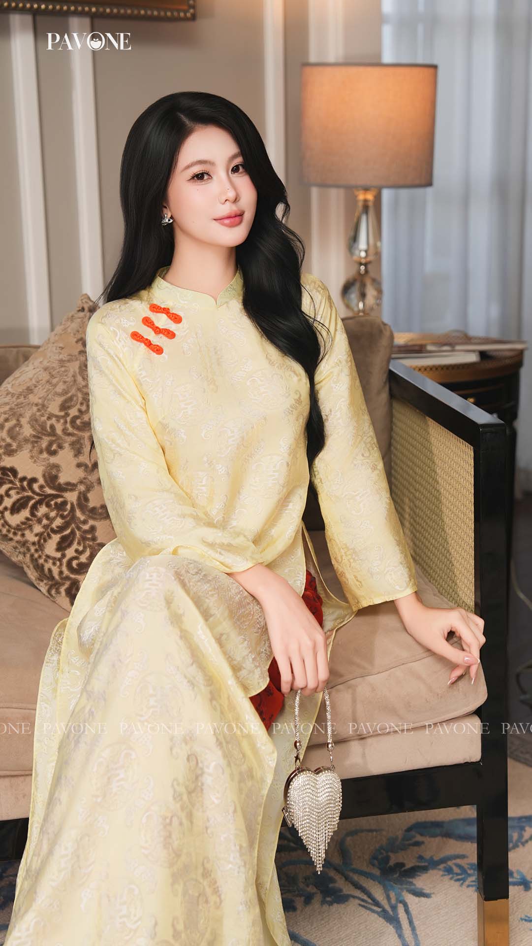 Hà Tăng lại tạo trend áo dài Tết: Local brand đồng loạt ra mắt các thiết kế, tôn trọn khí chất phụ nữ tuổi 35+- Ảnh 13.