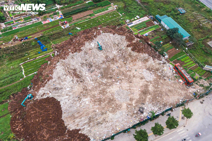 Hà Nội: Dân ngán ngẩm đường Tam Trinh làm 10 năm chưa xong, nay lại thêm bãi rác khổng lồ- Ảnh 4.