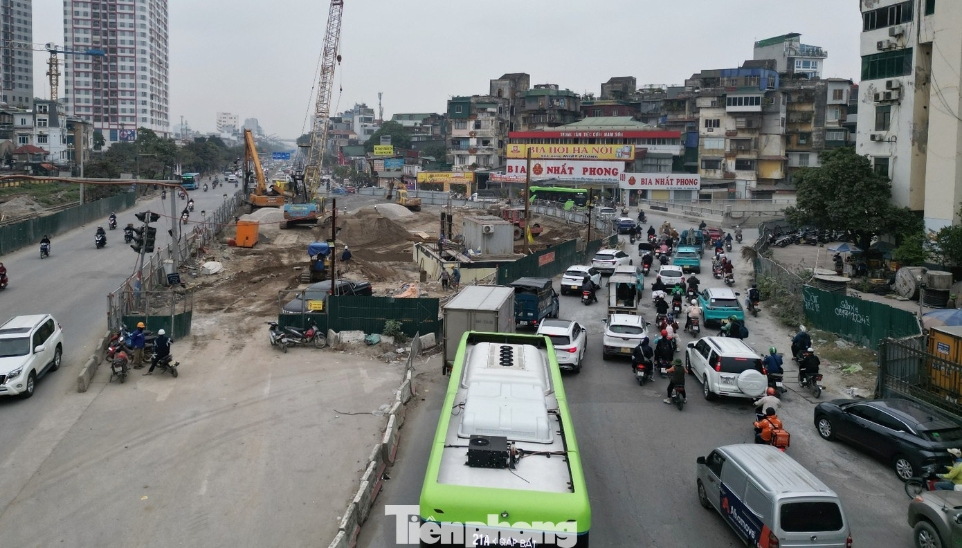 Được yêu cầu dỡ rào trước 25/12, hầm chui Vành đai 2,5 đang thi công ra sao?- Ảnh 1.