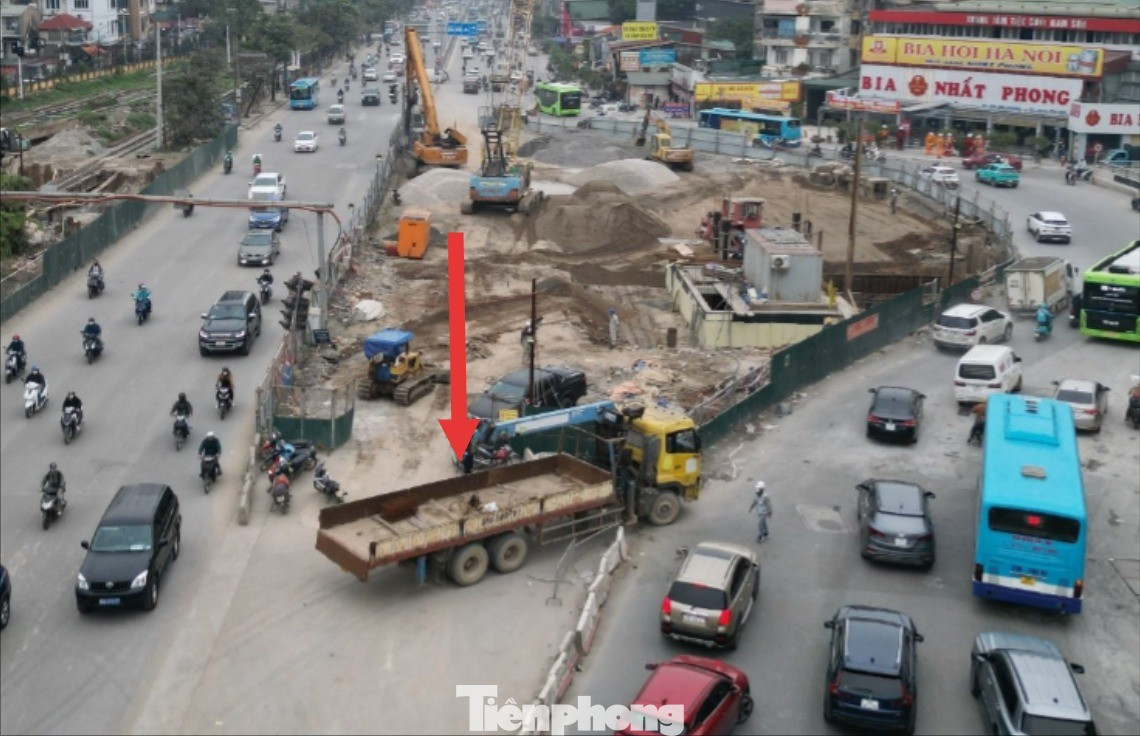 Được yêu cầu dỡ rào trước 25/12, hầm chui Vành đai 2,5 đang thi công ra sao?- Ảnh 6.