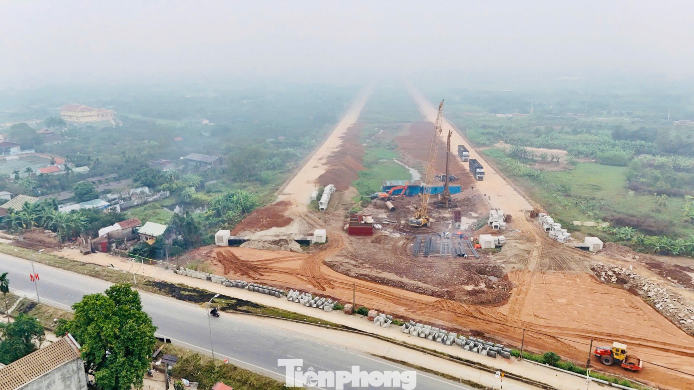 Cận cảnh công trường cầu Hồng Hà gần 10.000 tỷ đồng bắc qua sông Hồng - Ảnh 8.