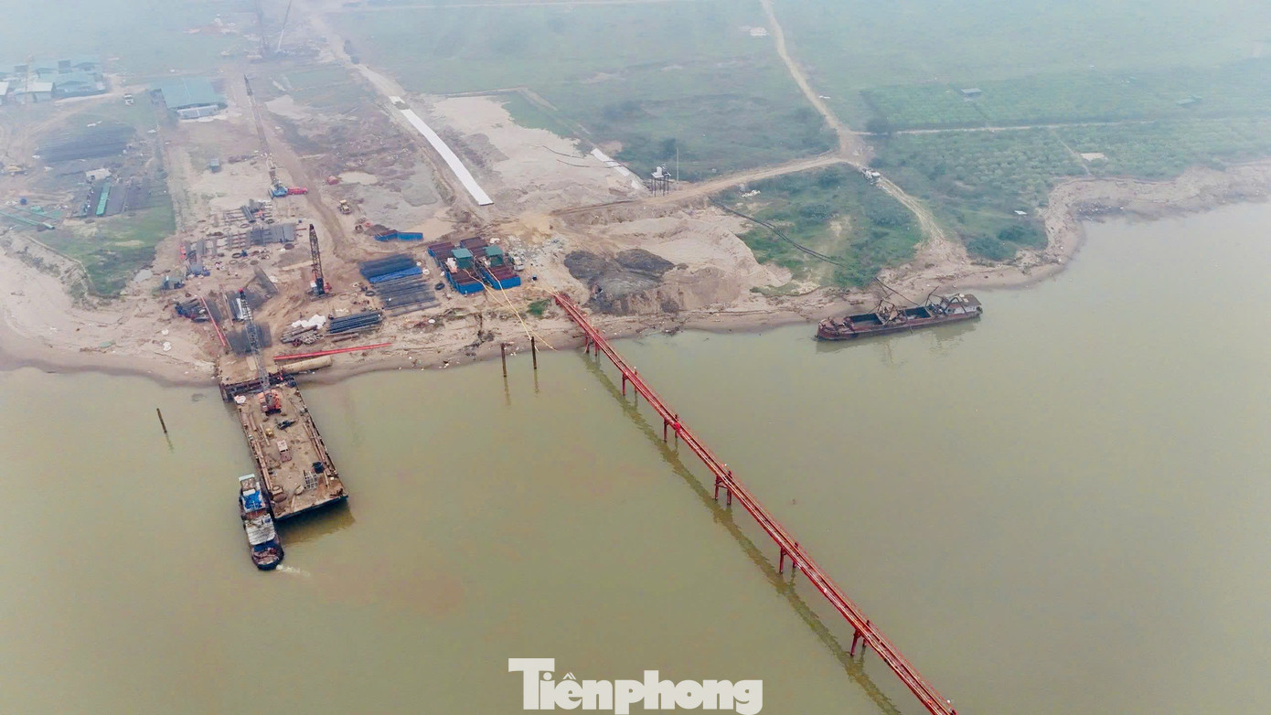 Cận cảnh công trường cầu Hồng Hà gần 10.000 tỷ đồng bắc qua sông Hồng - Ảnh 2.