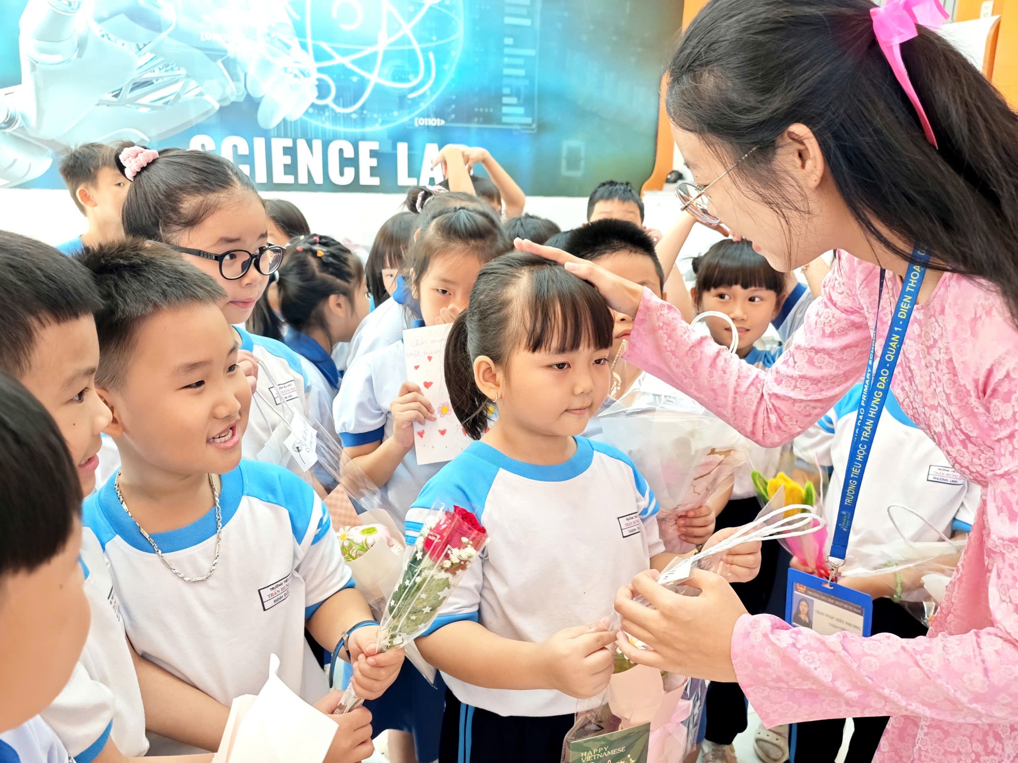 TPHCM ra hướng dẫn quan trọng về trả lương thêm giờ cho giáo viên dạy 2 buổi/ngày - Ảnh 1.