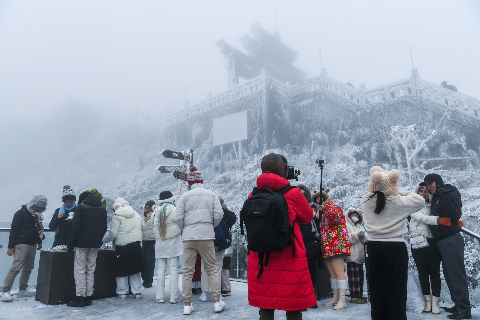 Chiều nay: Một nơi tại Việt Nam xuống 1 độ C, tuyết đã rơi!- Ảnh 2.