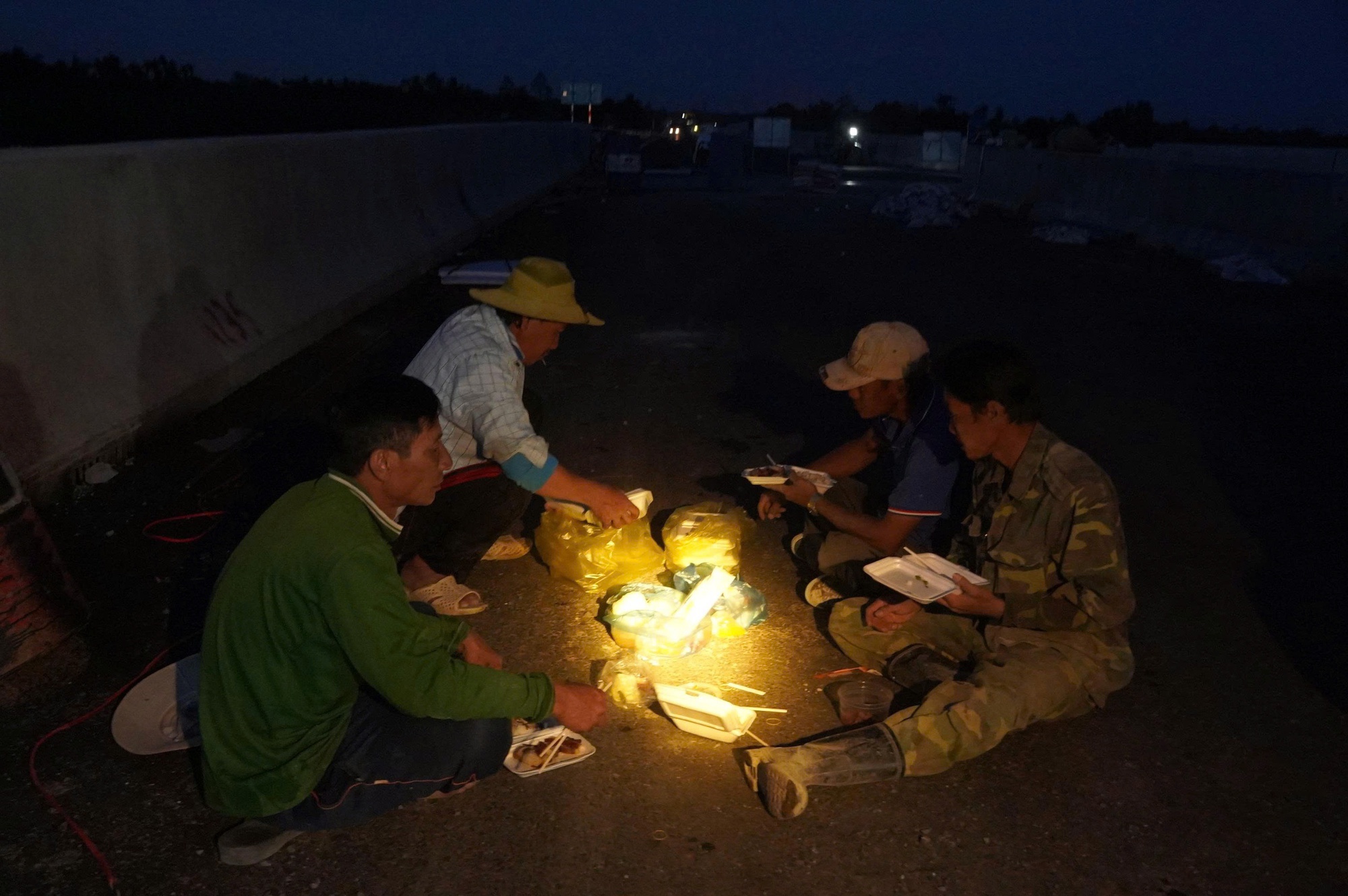Tuyến cao tốc Cần Thơ - Cà Mau hoàn thành trước ngày khánh thành - Ảnh 11. Tuyến cao tốc Cần Thơ - Cà Mau hoàn thành trước ngày khánh thành - Ảnh 11.