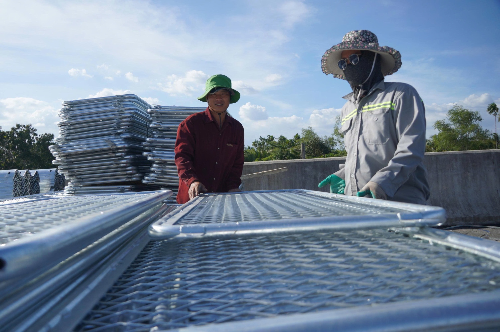 Tuyến cao tốc Cần Thơ - Cà Mau hoàn thành trước ngày khánh thành - Ảnh 7. Tuyến cao tốc Cần Thơ - Cà Mau hoàn thành trước ngày khánh thành - Ảnh 7.