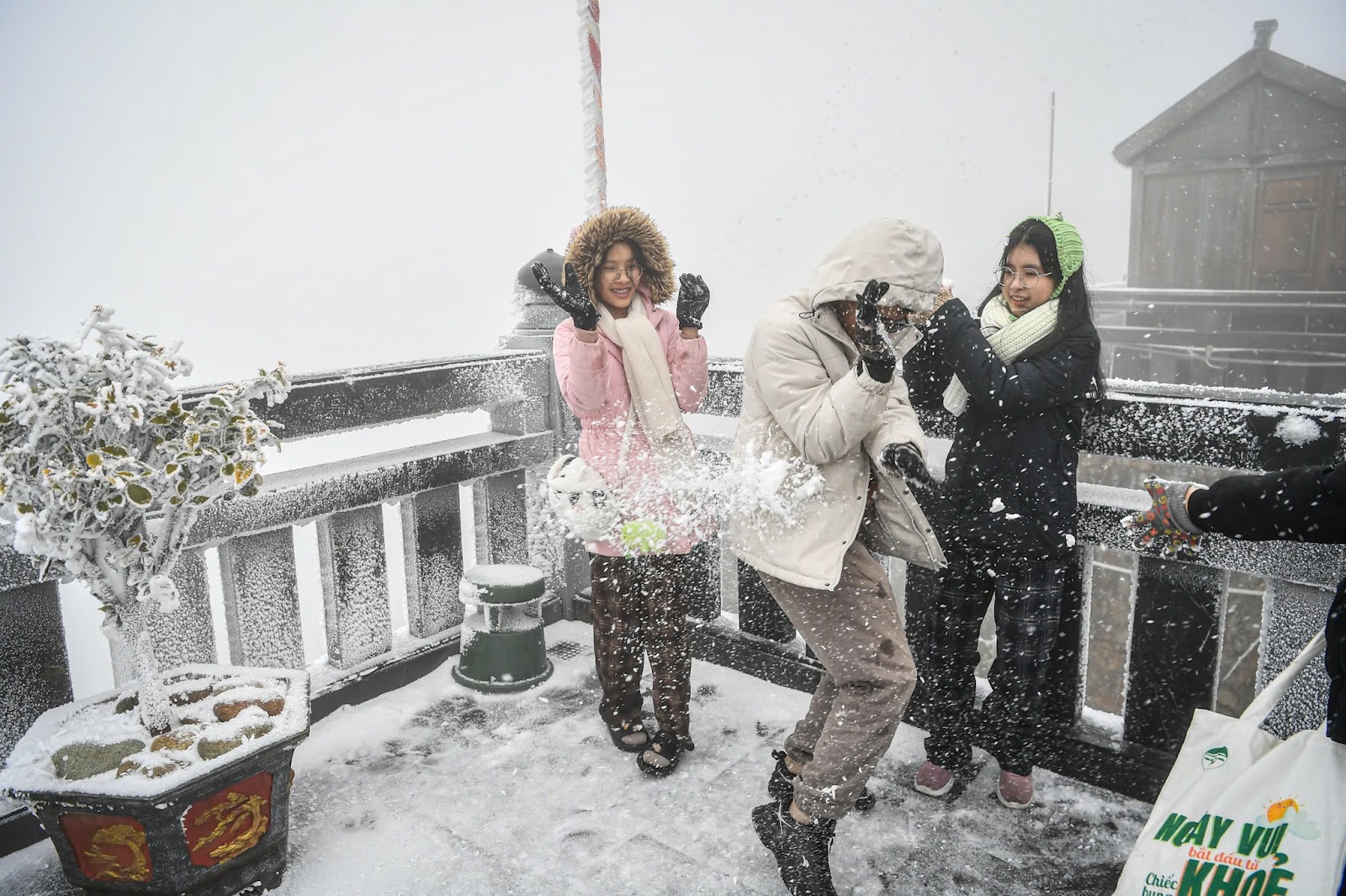 Chiều nay: Một nơi tại Việt Nam xuống 1 độ C, tuyết đã rơi!- Ảnh 3.