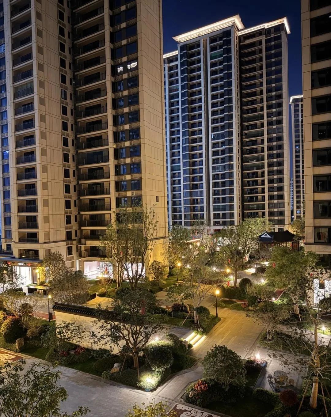 Sau 19 giờ, mọi khu chung cư đều lộ "mặt thật": Ánh đèn nói rõ chất lượng sống hơn nghìn lời quảng cáo - Ảnh 3. Sau 19 giờ, mọi khu chung cư đều lộ "mặt thật": Ánh đèn nói rõ chất lượng sống hơn nghìn lời quảng cáo - Ảnh 3.