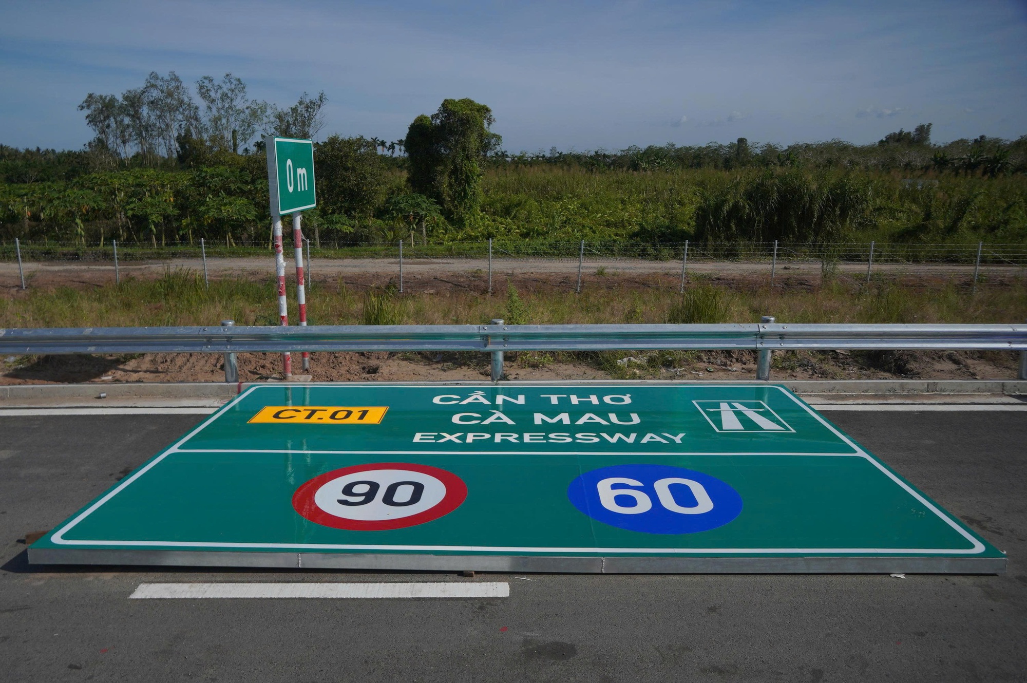 Tuyến cao tốc Cần Thơ - Cà Mau hoàn thành trước ngày khánh thành - Ảnh 5. Tuyến cao tốc Cần Thơ - Cà Mau hoàn thành trước ngày khánh thành - Ảnh 5.