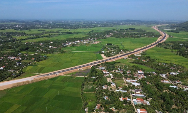 Tuyến cao tốc hơn 21.000 tỷ đồng, dài 88km do liên danh Đèo Cả thi công vượt tiến độ 6 tháng chính thức thông xe kỹ thuật vào hôm nay- Ảnh 1.