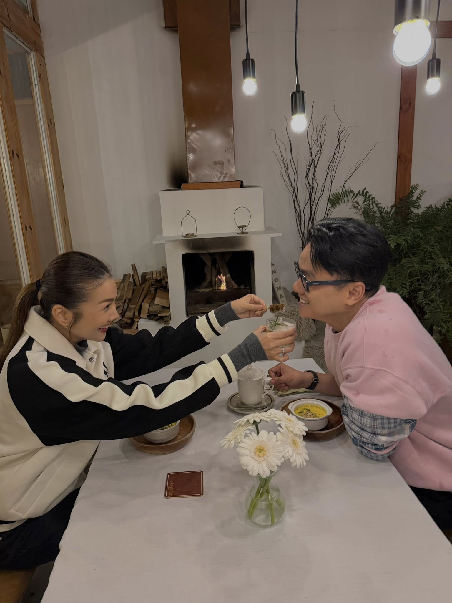 Vợ chồng Thanh Hằng và con số 5,1 tỷ đồng - Ảnh 6. Vợ chồng Thanh Hằng và con số 5,1 tỷ đồng - Ảnh 6.