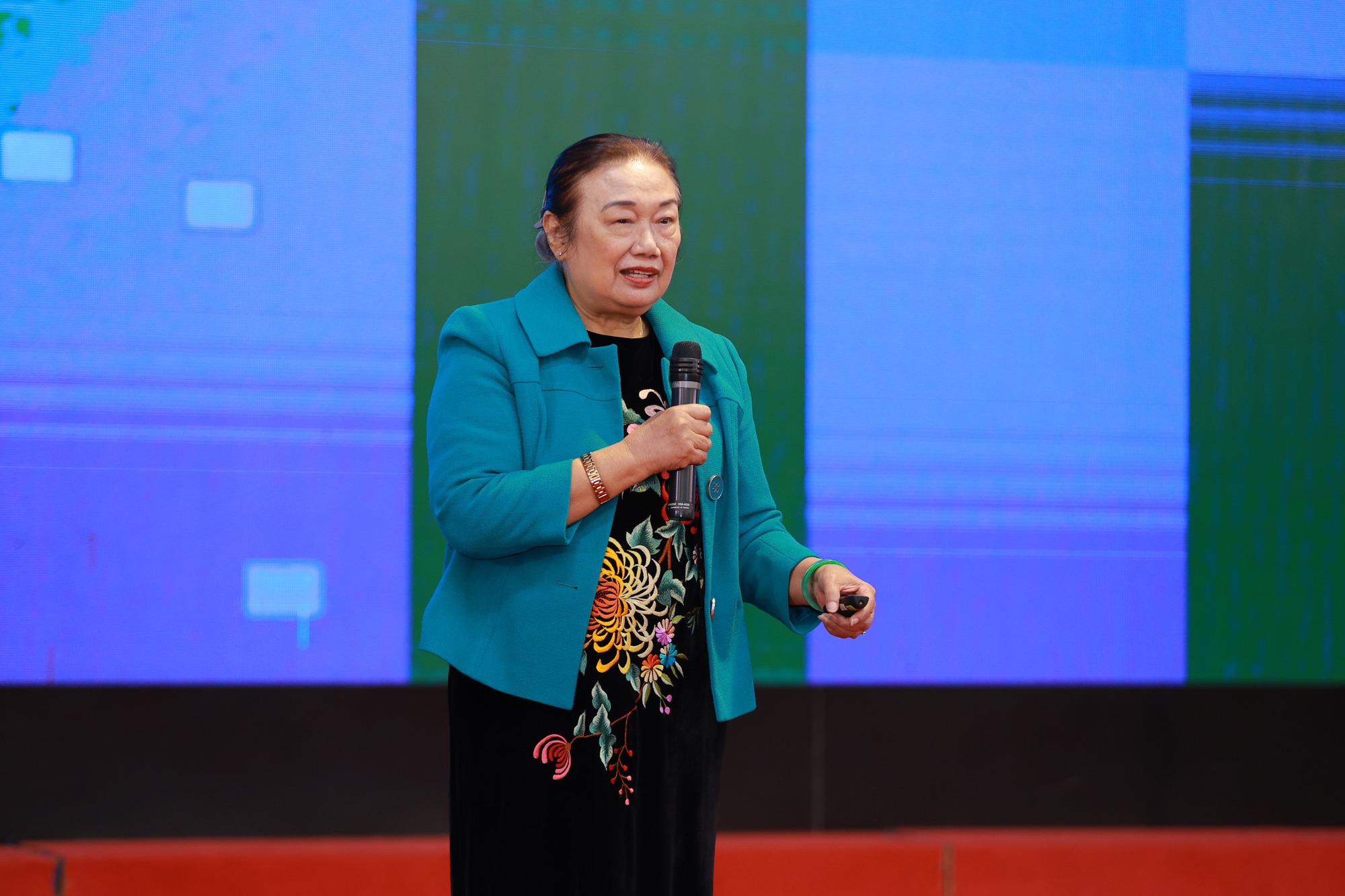 Chuyên gia thuế: Khi chuyển qua kê khai, không có chuyện quen cán bộ thuế để tìm cách làm doanh thu nhỏ hơn, mà chúng ta tự chủ về số liệu của mình - Ảnh 1.