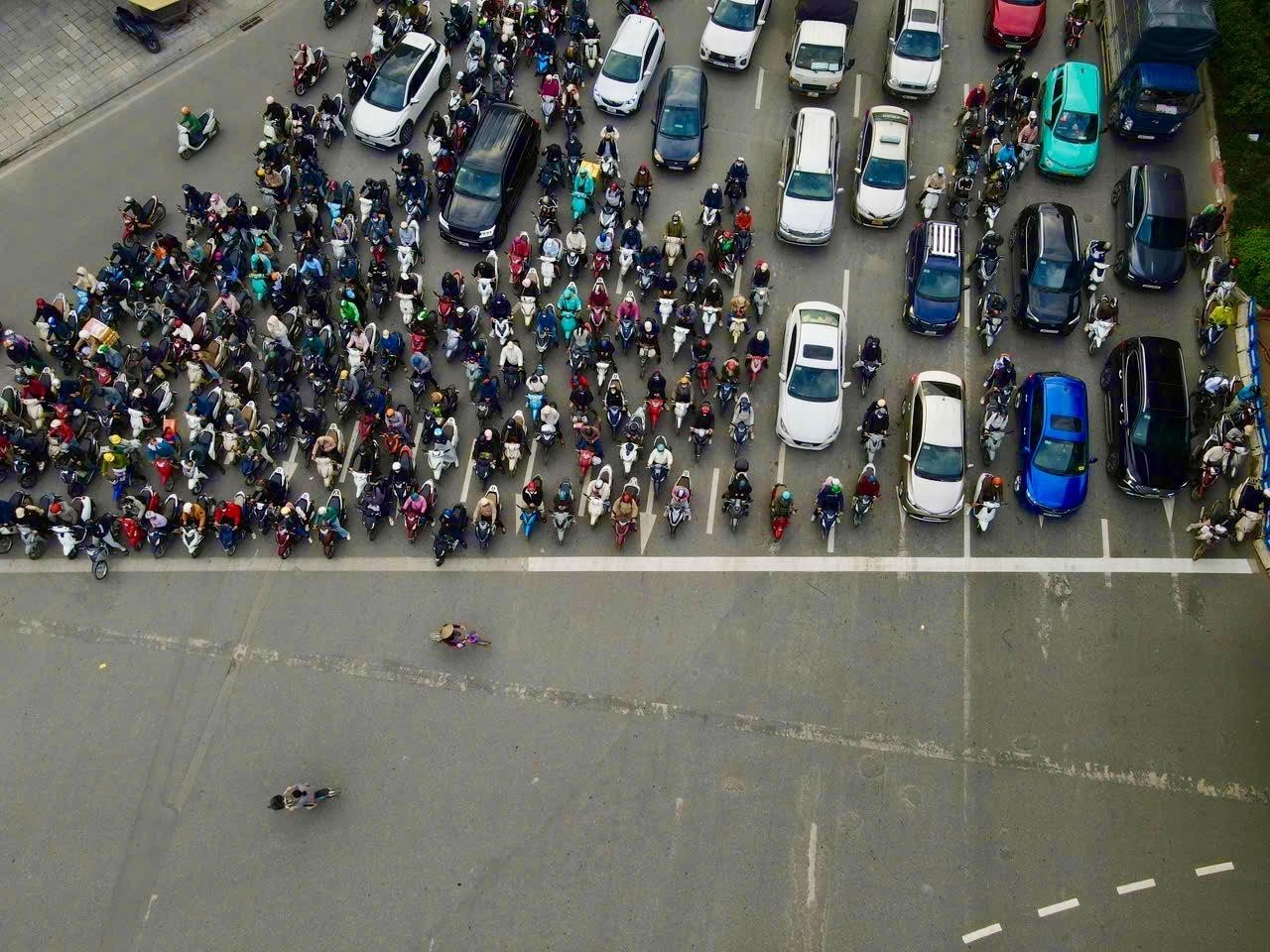 1.837 camera AI trên khắp Hà Nội "soi" được bao nhiêu người vi phạm, lỗi nào nhiều nhất sau 5 ngày?- Ảnh 4.