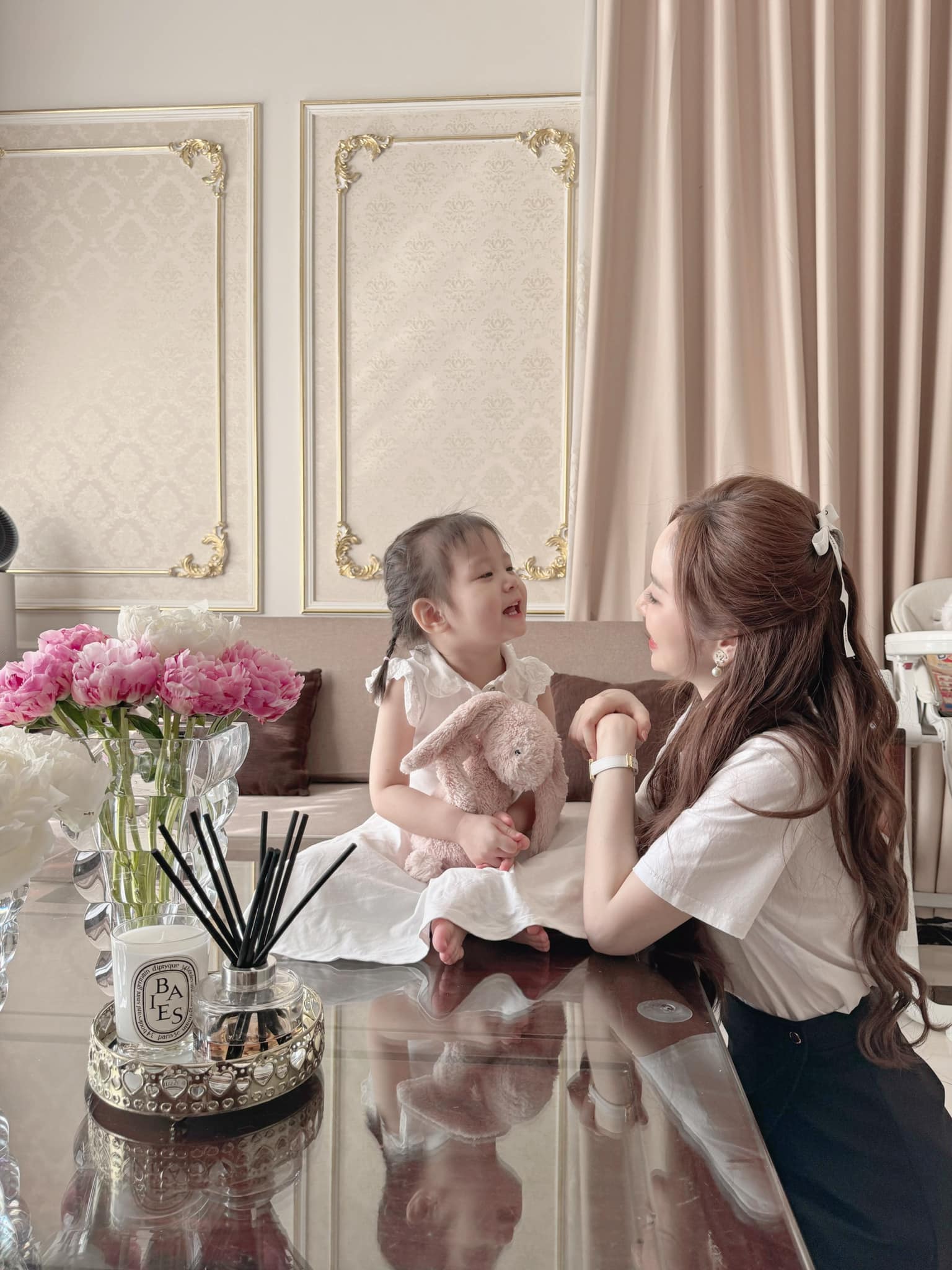 Phú bà sống trong dinh thự triệu đô bắt đầu trang trí Noel, nhưng cách cô dạy con mới khiến mọi người nể phục- Ảnh 2.