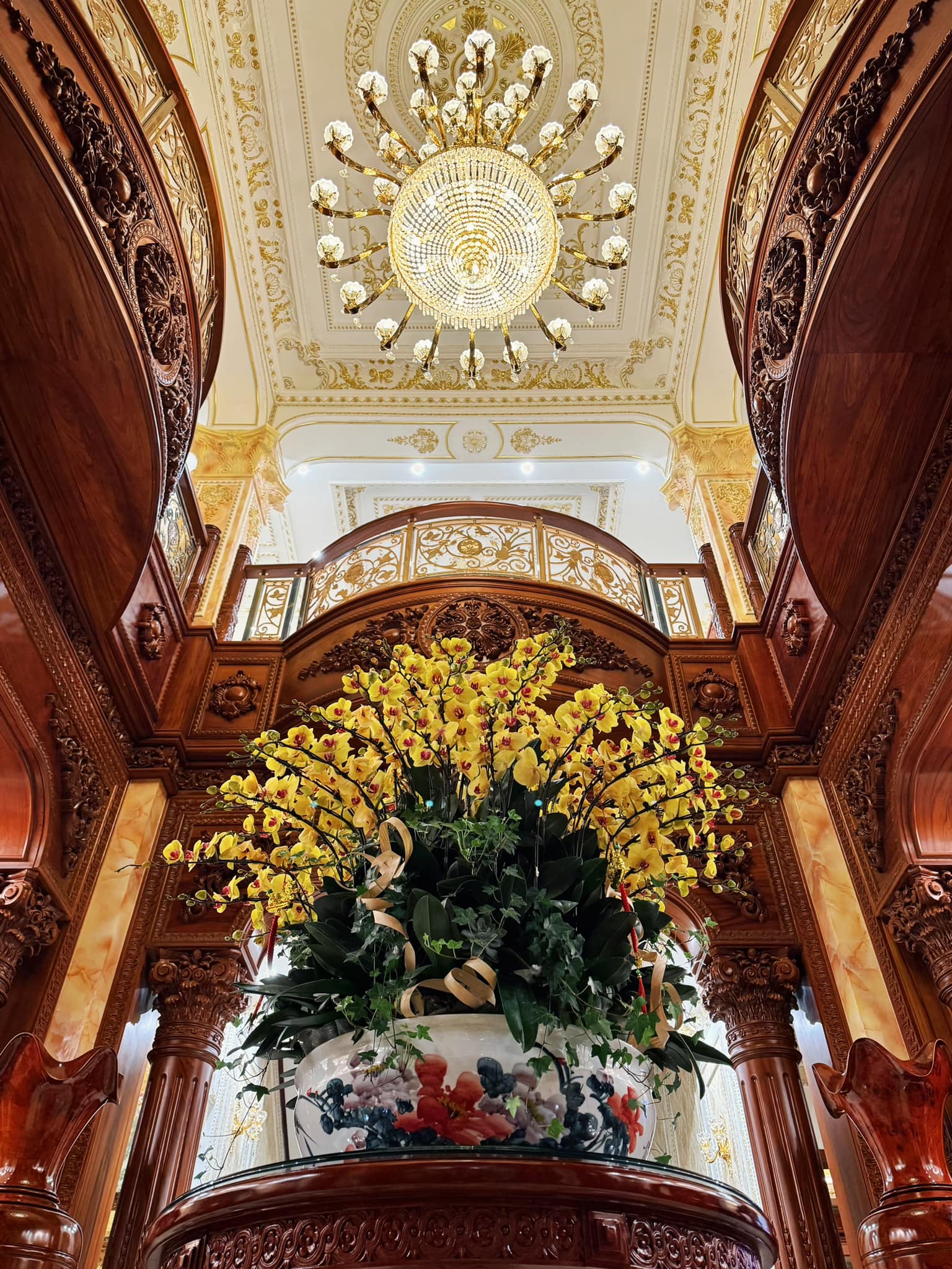 Phú bà sống trong dinh thự triệu đô bắt đầu trang trí Noel, nhưng cách cô dạy con mới khiến mọi người nể phục- Ảnh 5.