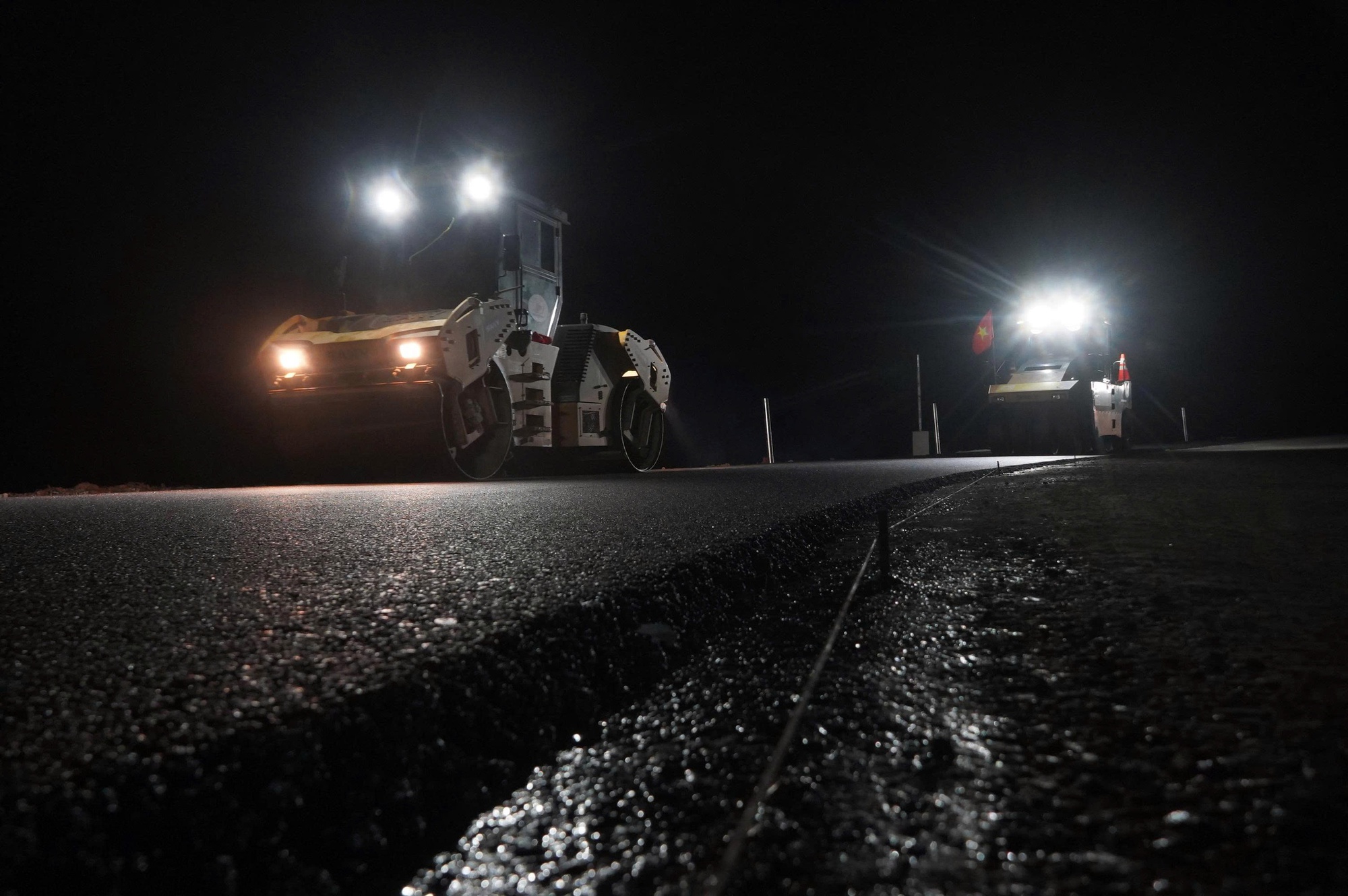 Tuyến cao tốc Cần Thơ - Cà Mau hoàn thành trước ngày khánh thành - Ảnh 10. Tuyến cao tốc Cần Thơ - Cà Mau hoàn thành trước ngày khánh thành - Ảnh 10.