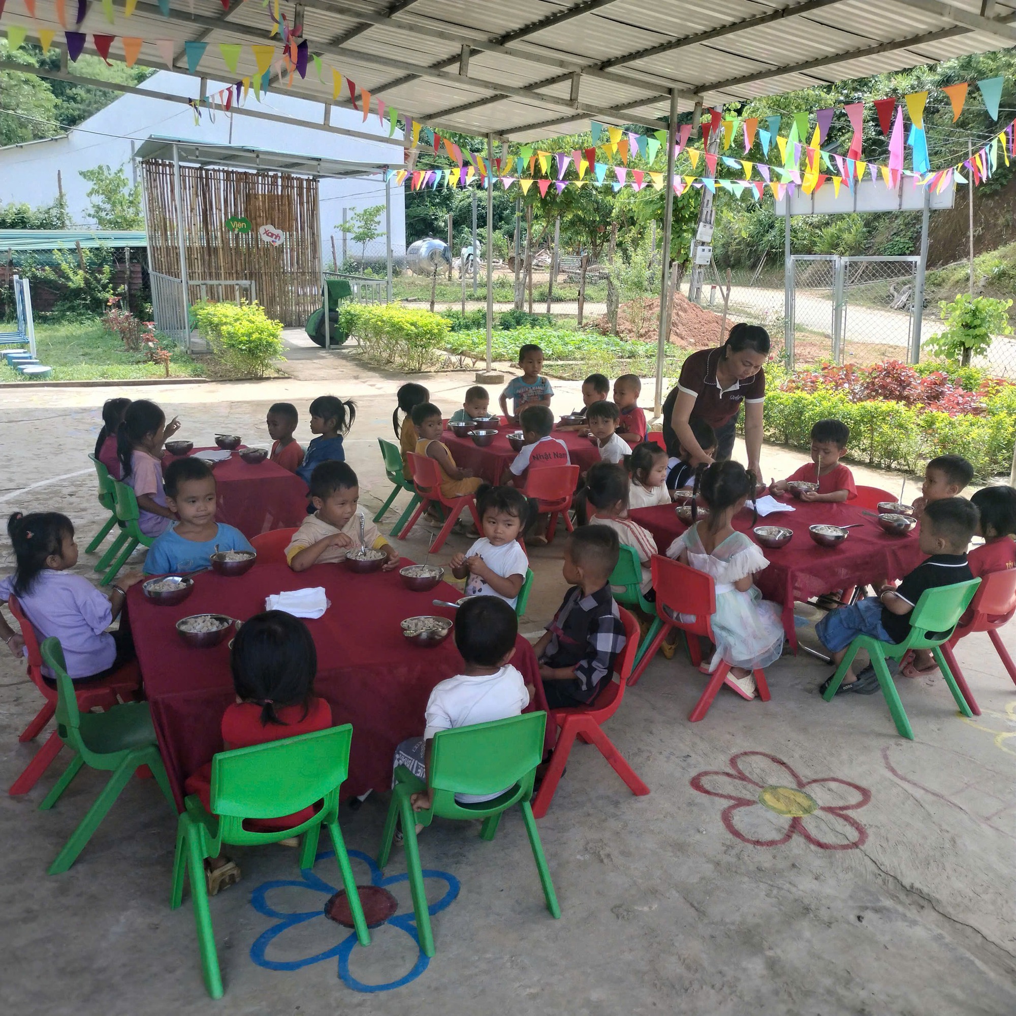 Dự án “Nuôi em – Nghệ An”: Đề nghị các trường cung cấp tài liệu, báo cáo thu chi - Ảnh 2.