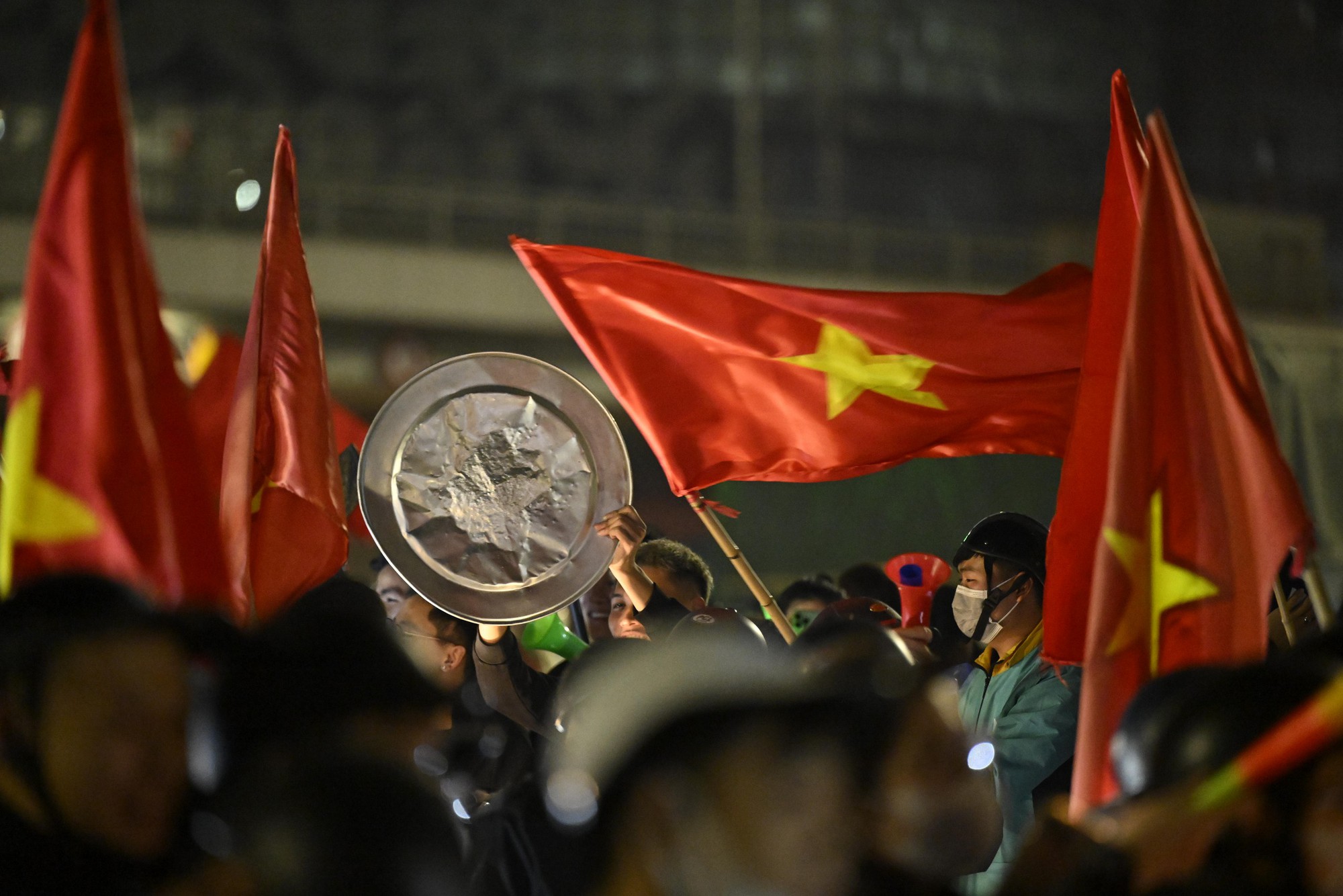 Việt Nam vô địch: Đường phố vui như Tết rồi nè!- Ảnh 62. Việt Nam vô địch: Đường phố vui như Tết rồi nè!- Ảnh 62.