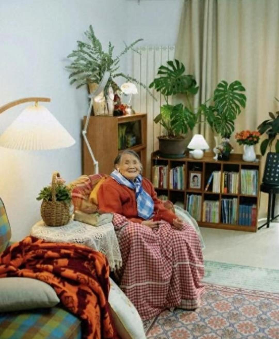 Lặng người trước ngôi nhà của cụ bà 92 tuổi: Tự chăm sóc mình, già đi thanh thản, không phiền hà con cháu- Ảnh 2. Lặng người trước ngôi nhà của cụ bà 92 tuổi: Tự chăm sóc mình, già đi thanh thản, không phiền hà con cháu- Ảnh 2.