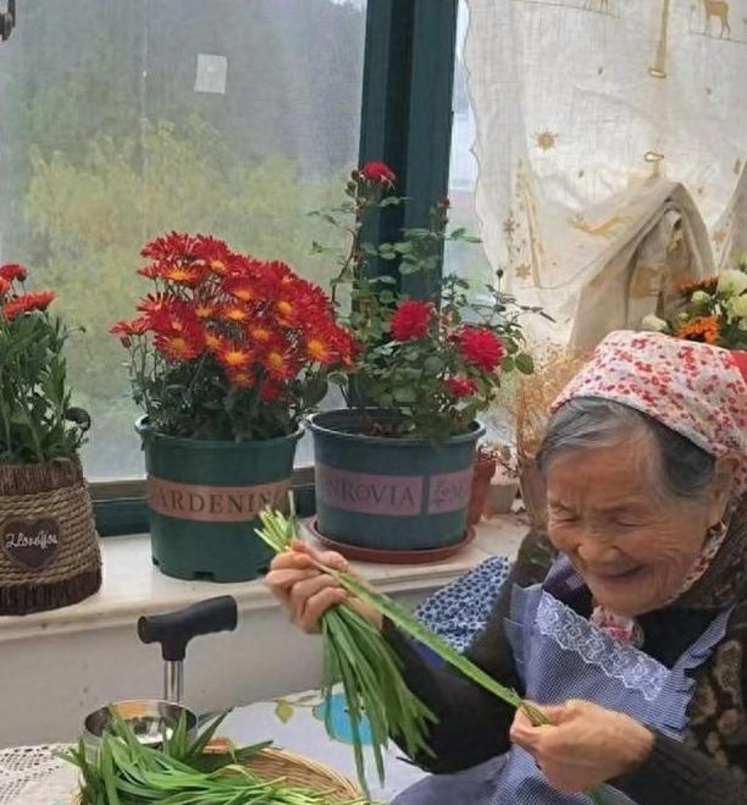 Lặng người trước ngôi nhà của cụ bà 92 tuổi: Tự chăm sóc mình, già đi thanh thản, không phiền hà con cháu- Ảnh 4. Lặng người trước ngôi nhà của cụ bà 92 tuổi: Tự chăm sóc mình, già đi thanh thản, không phiền hà con cháu- Ảnh 4.