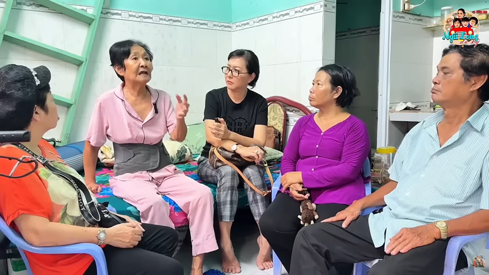 Nữ nghệ sĩ không chồng con, ở trọ 10m2: Đi bán vé số gặp nạn, tháng phải xin cơm từ thiện 10 ngày- Ảnh 2.