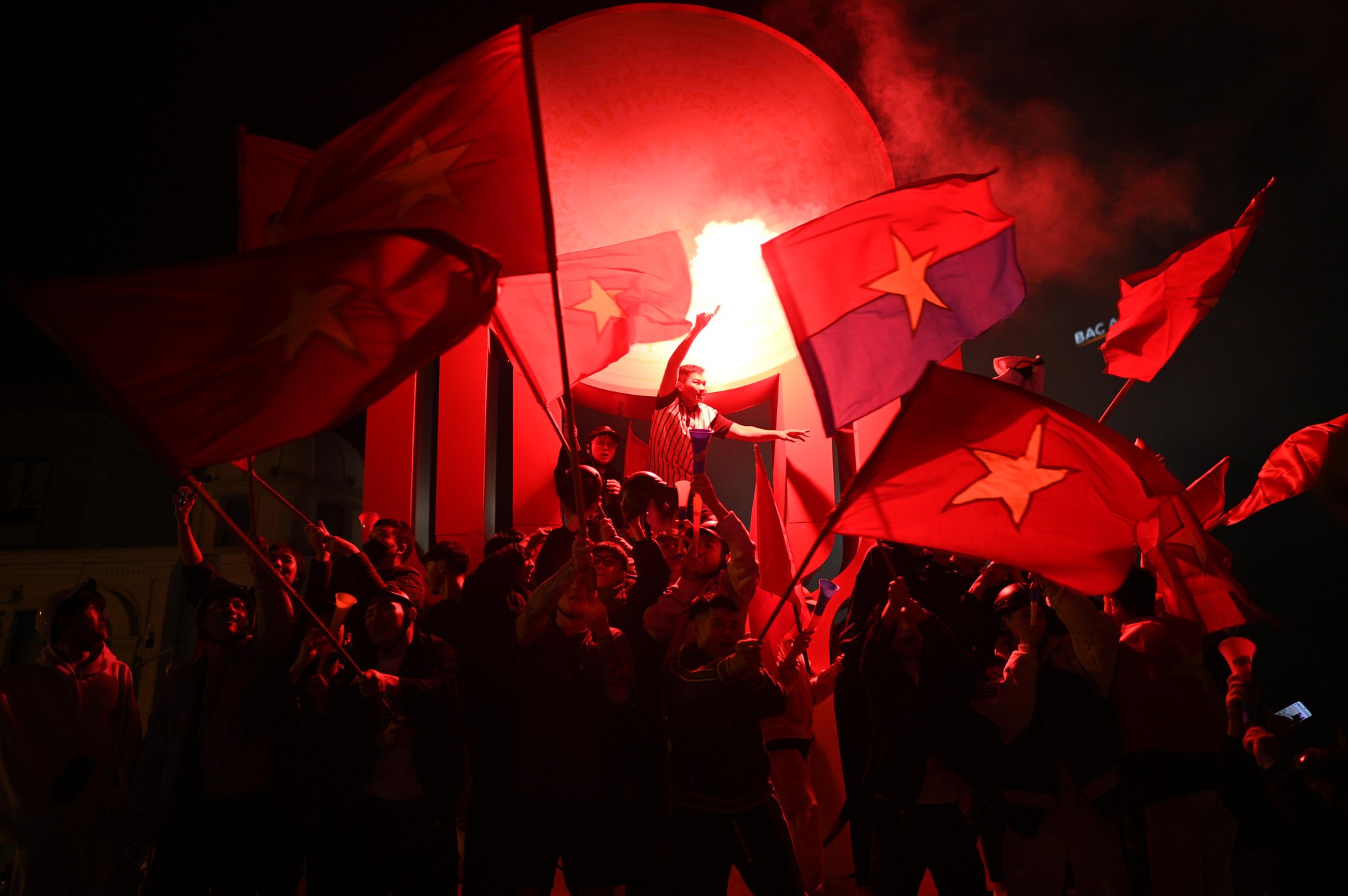 Việt Nam vô địch: Đường phố vui như Tết rồi nè!- Ảnh 68. Việt Nam vô địch: Đường phố vui như Tết rồi nè!- Ảnh 68.